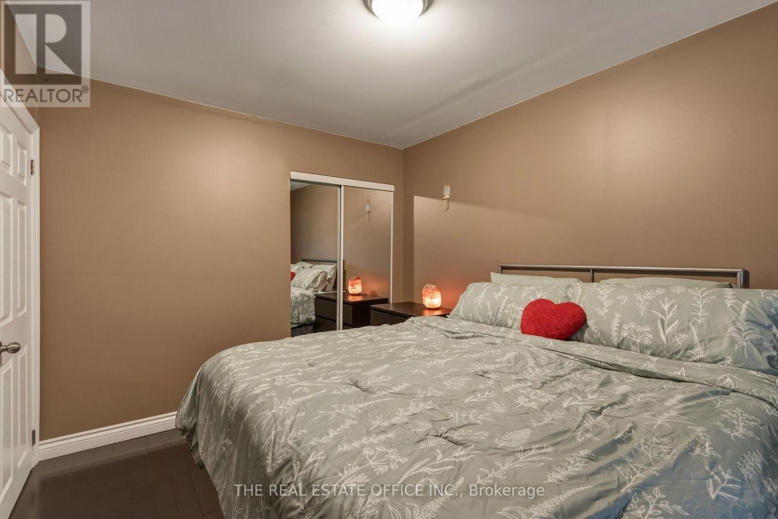 51 GILROY DRIVE - 25