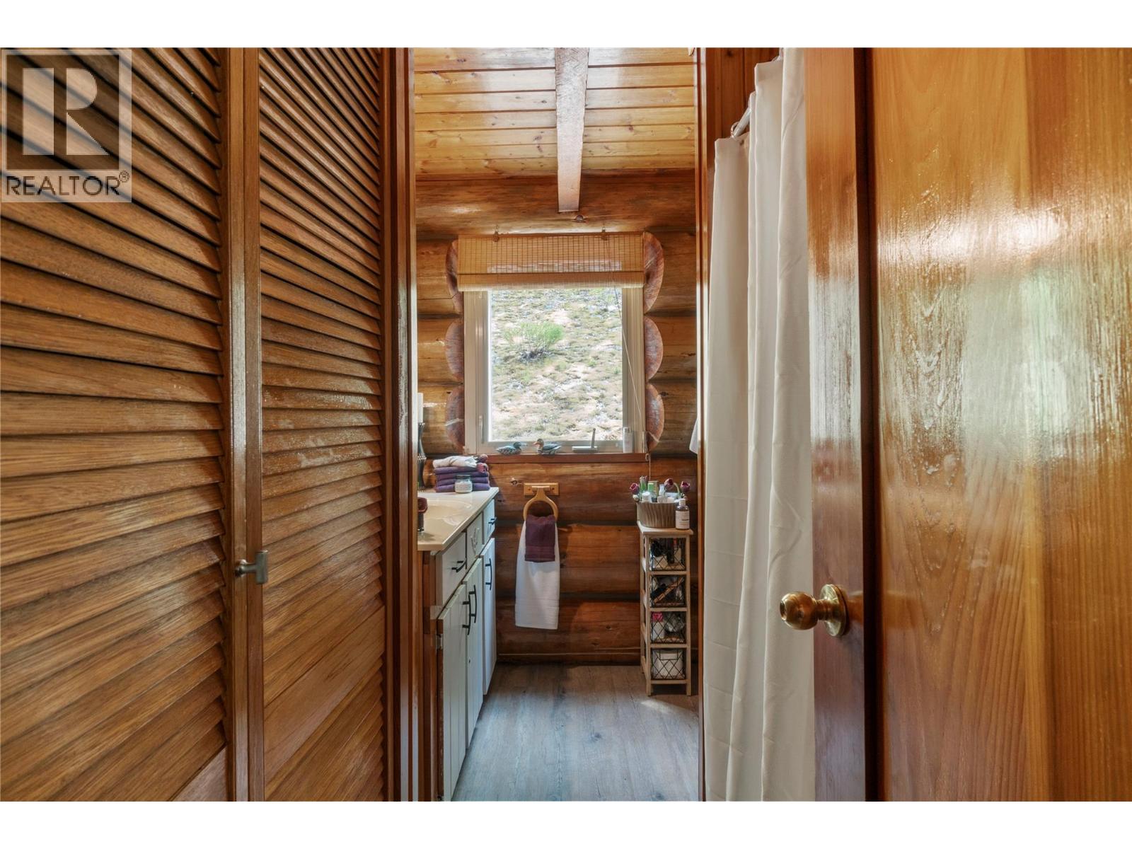1372 Seymour River Road - 26