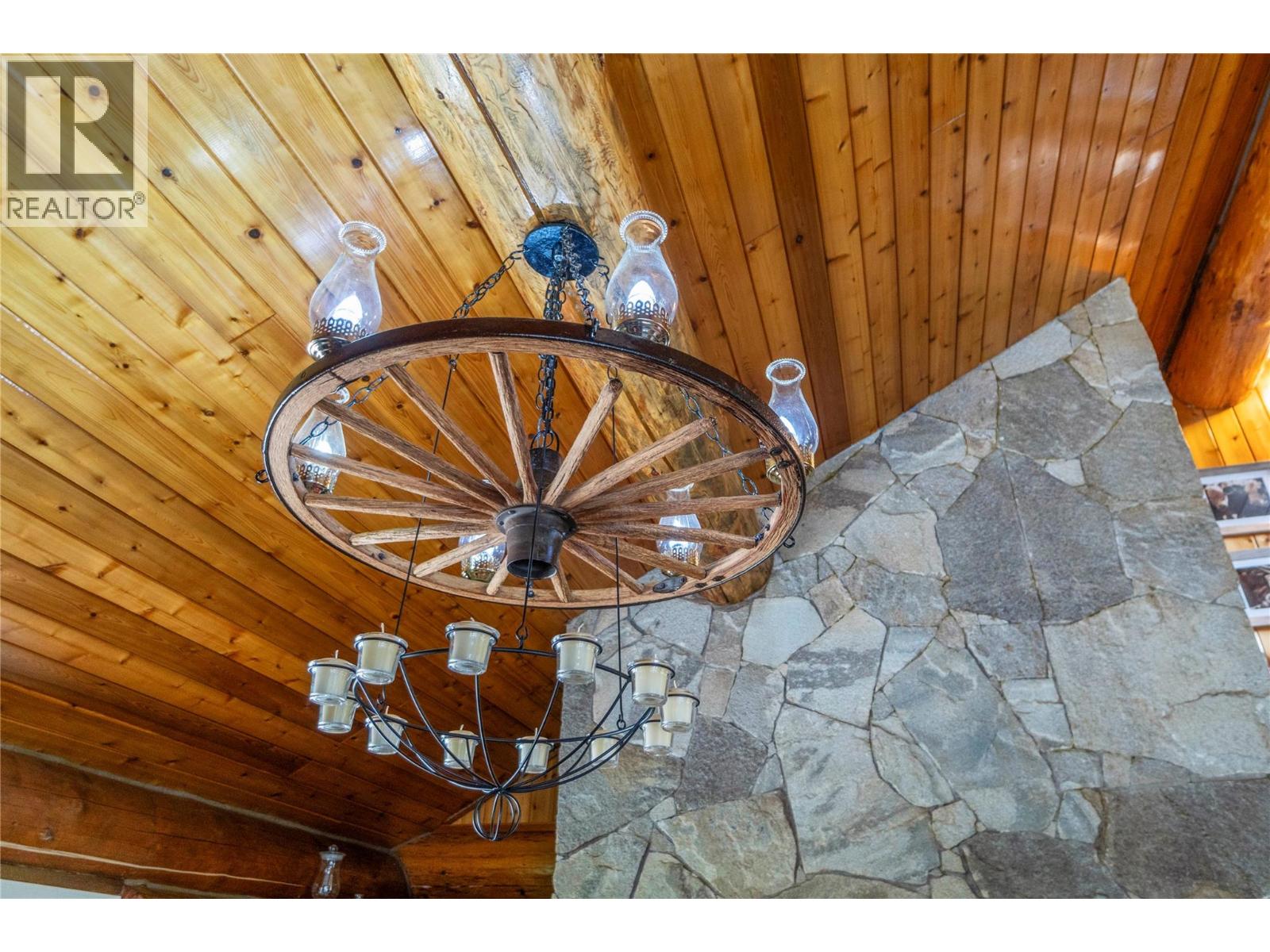 1372 Seymour River Road - 19