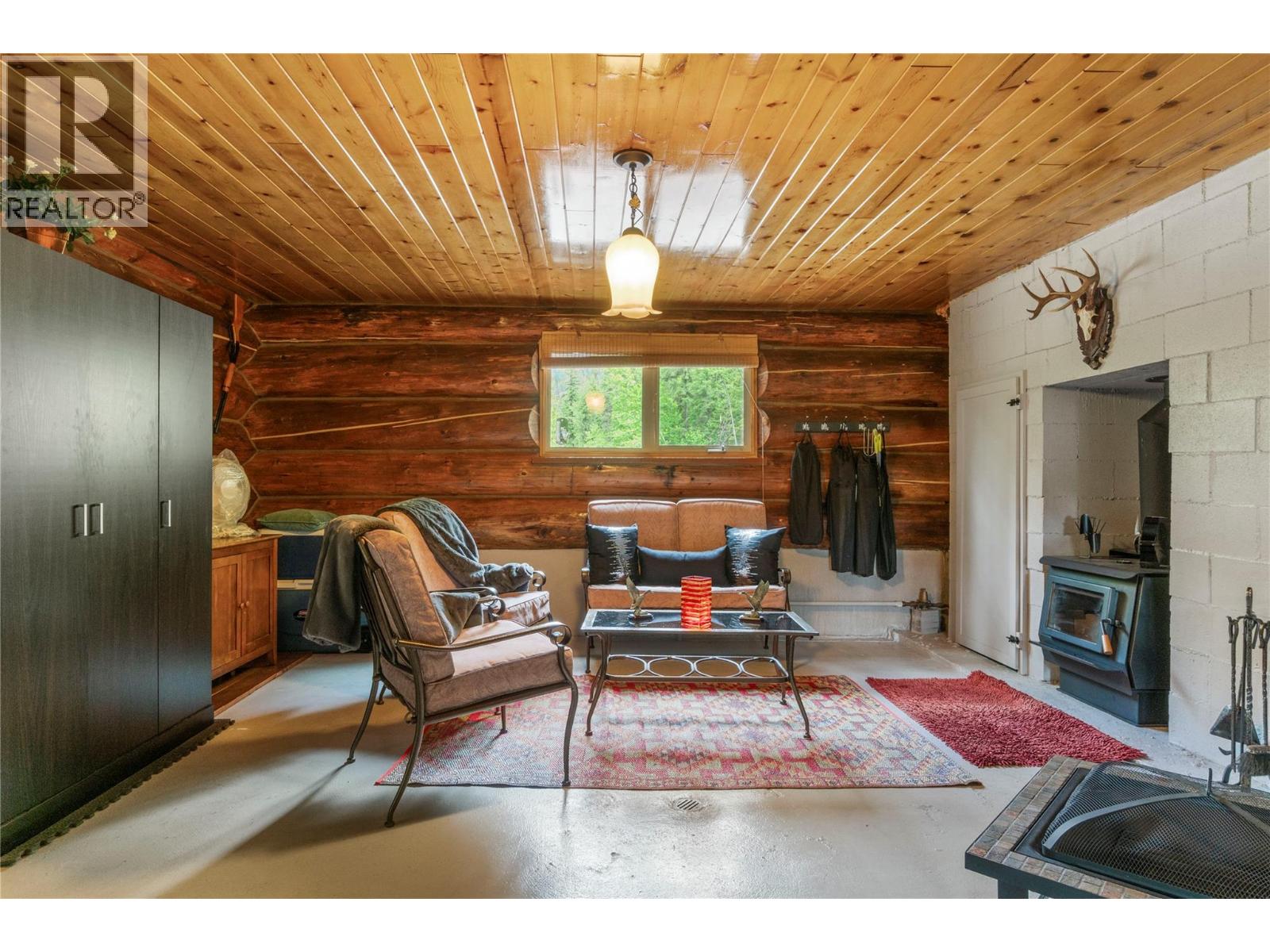 1372 Seymour River Road - 32