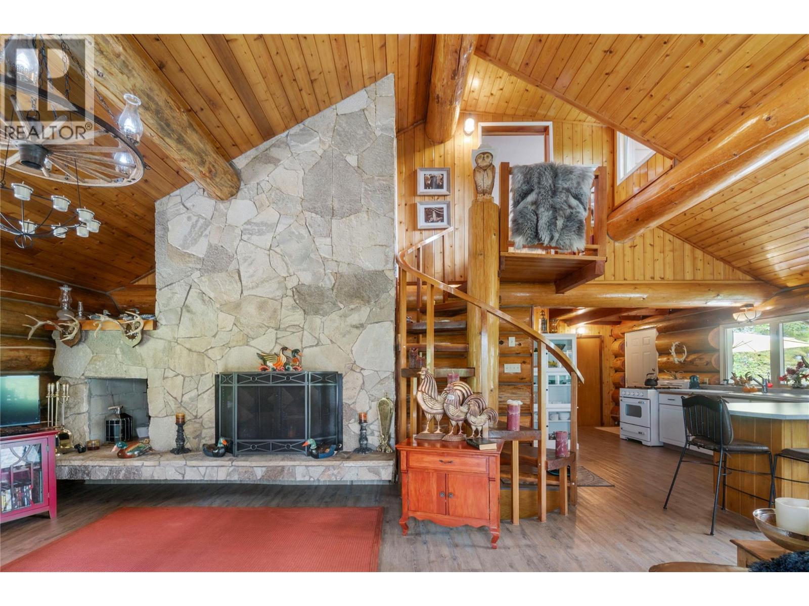 1372 Seymour River Road - 16