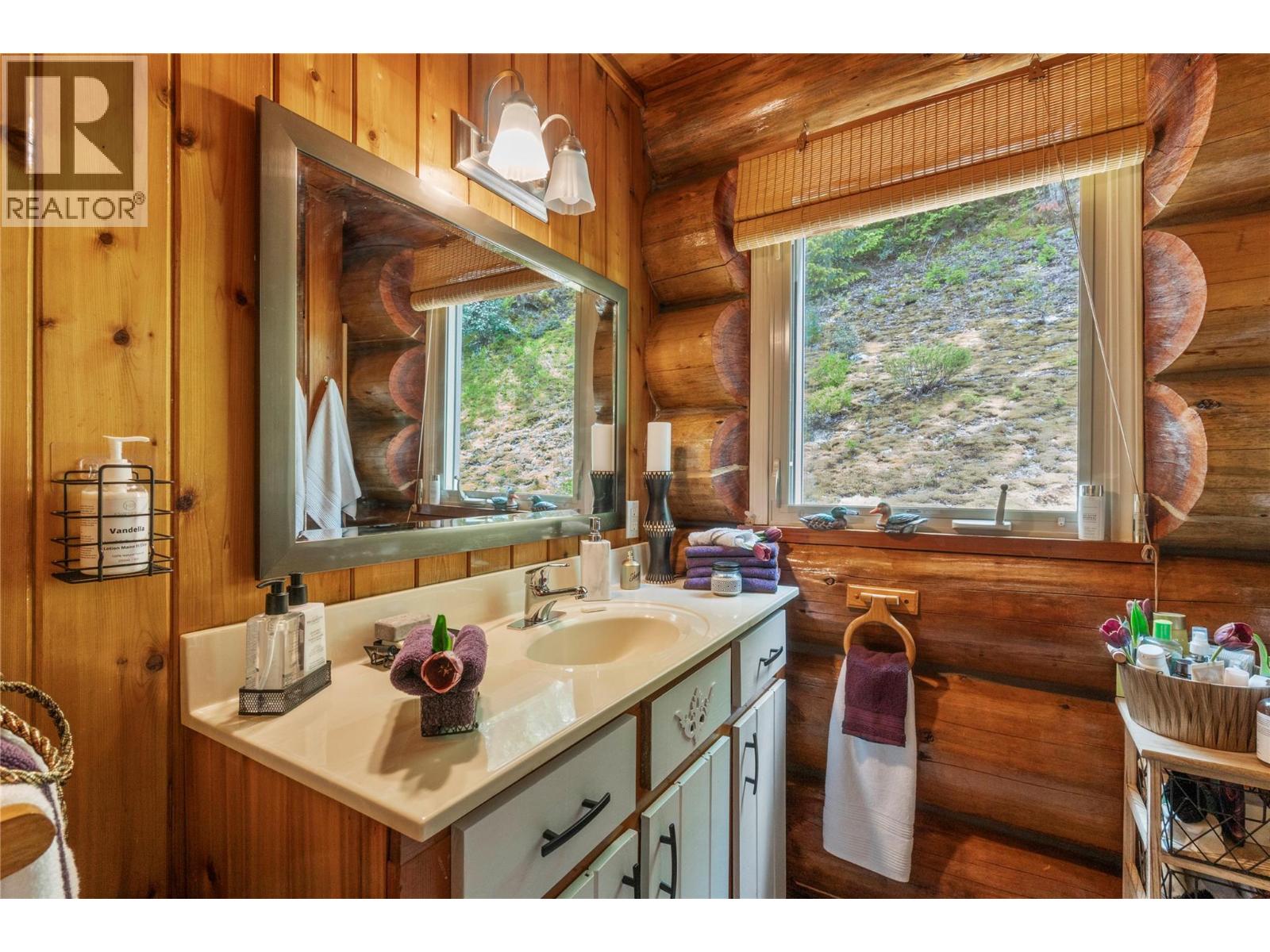1372 Seymour River Road - 27