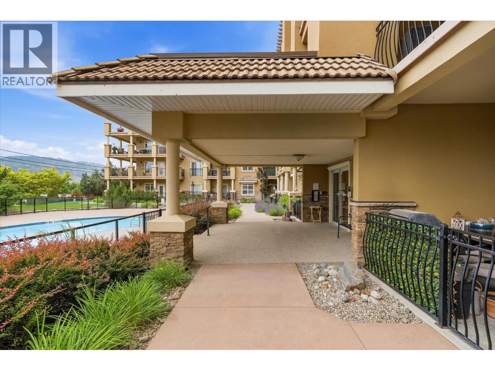 #402 2070 Boucherie Road - 40