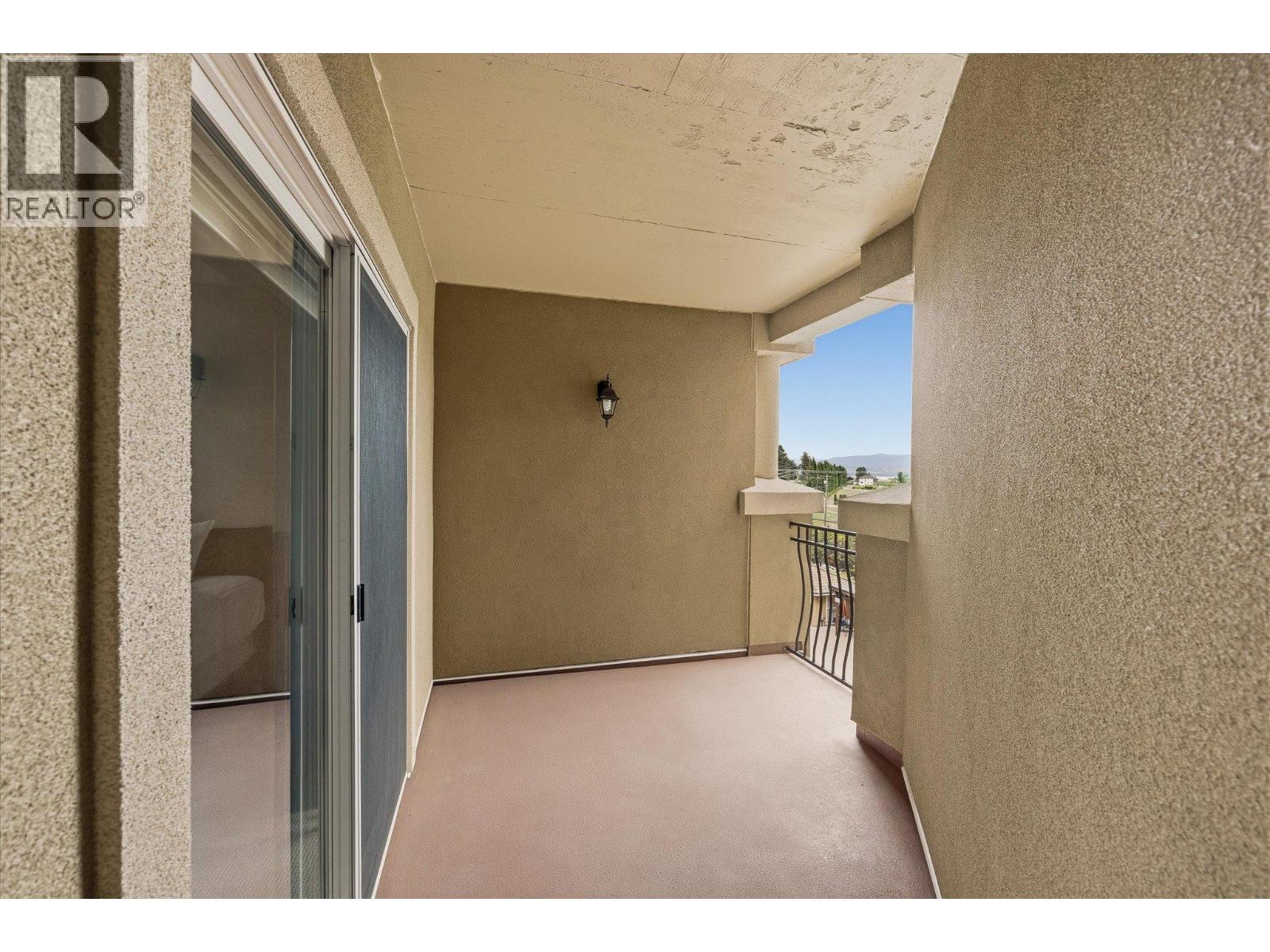 #402 2070 Boucherie Road - 17