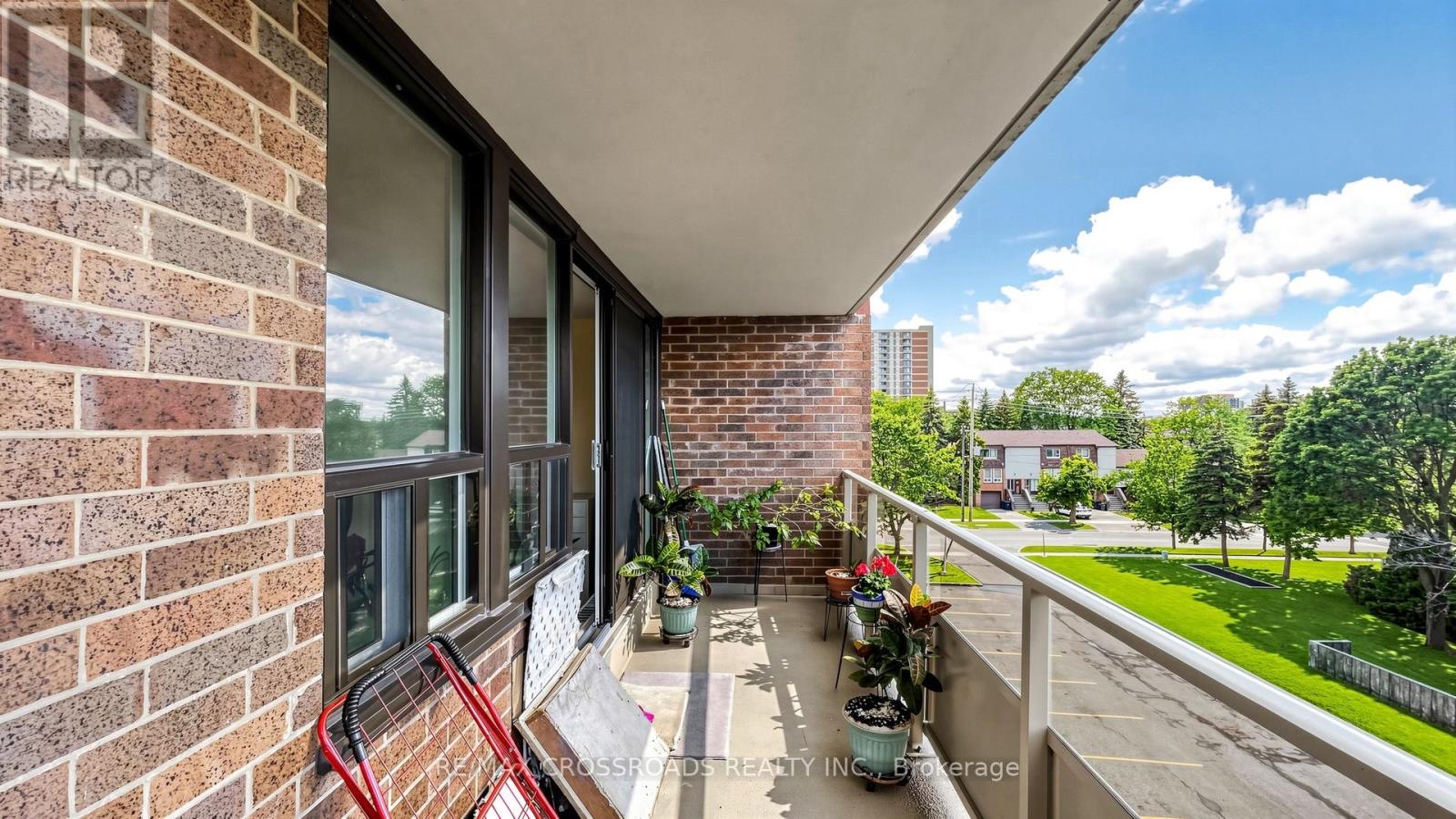 #411 15 TORRANCE ROAD - 28