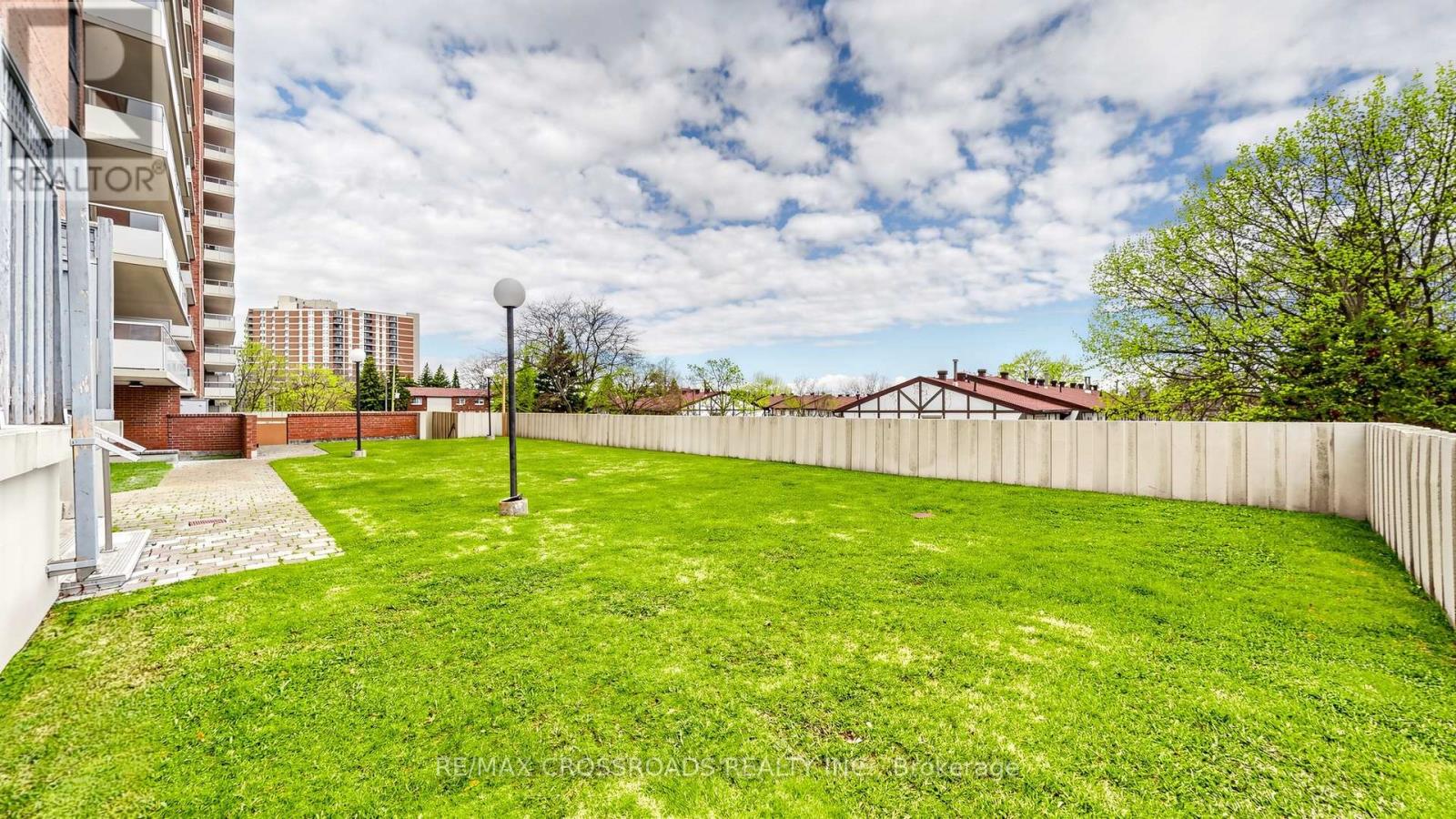 #411 15 TORRANCE ROAD - 39