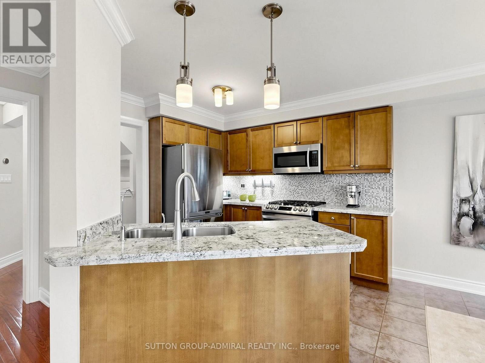 32 BEAVERBROOK CRESCENT - 13