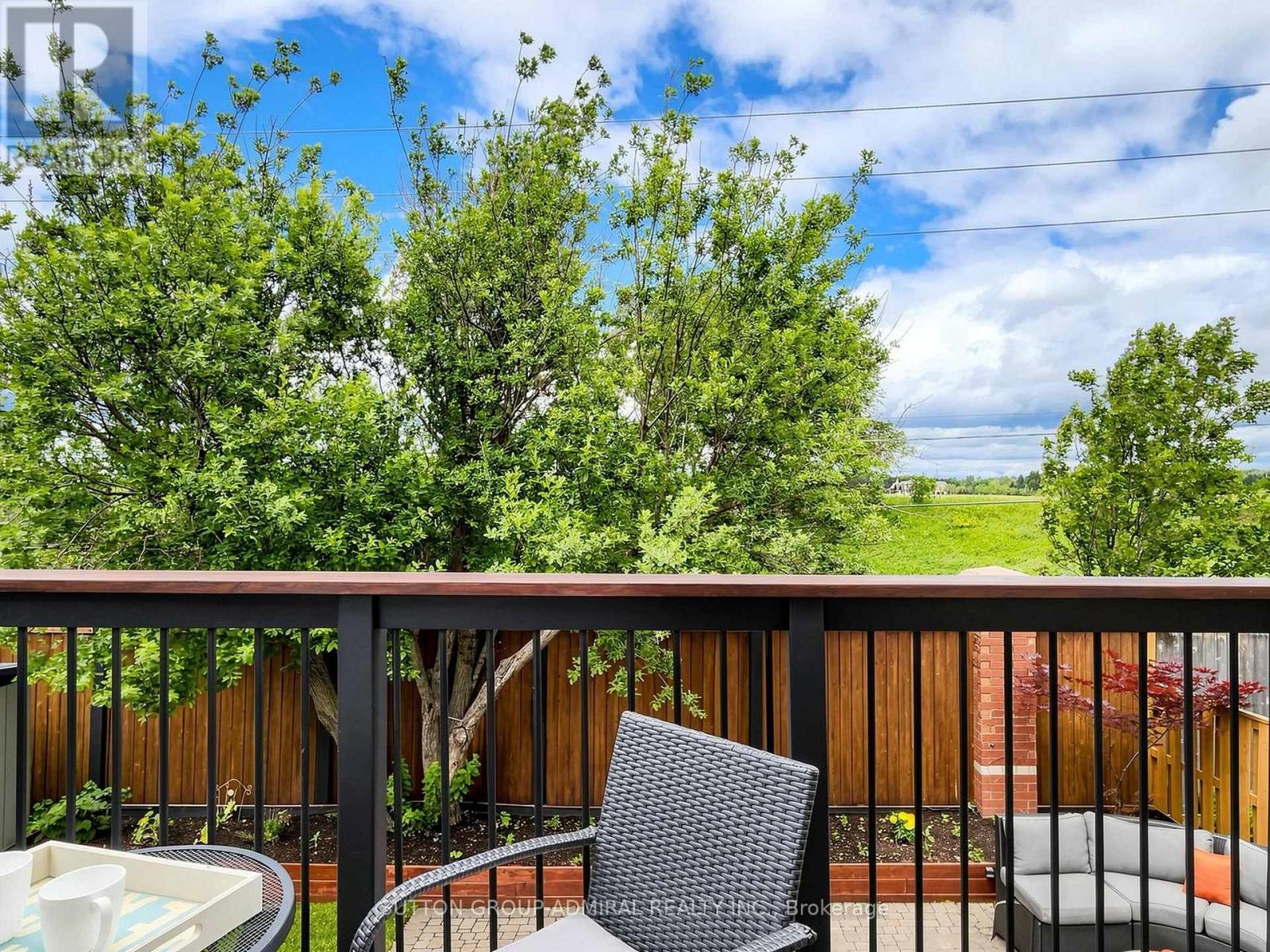 32 BEAVERBROOK CRESCENT - 21