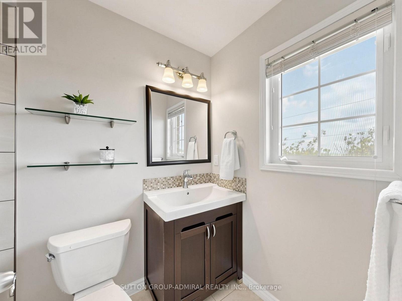 32 BEAVERBROOK CRESCENT - 28
