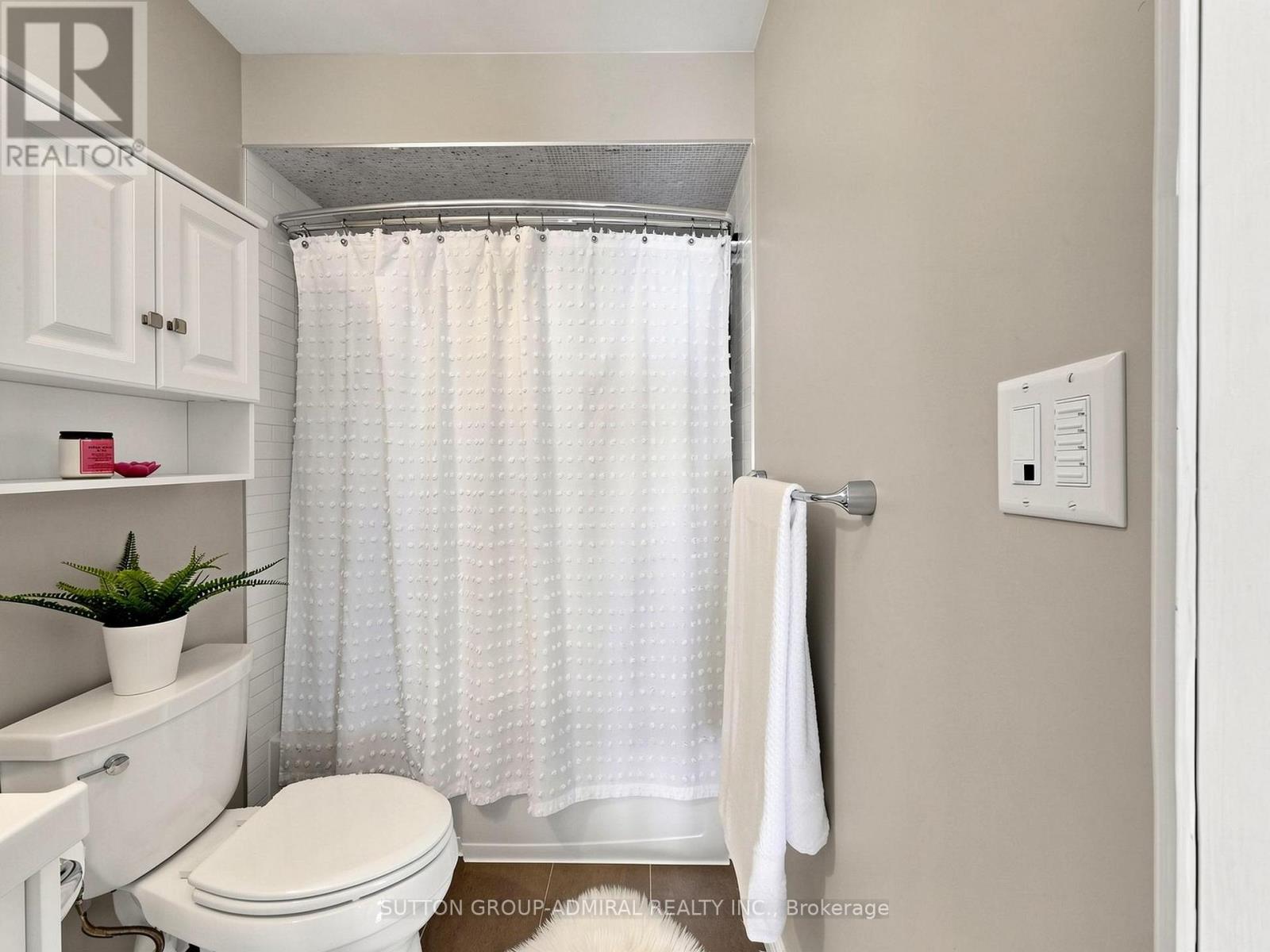 32 BEAVERBROOK CRESCENT - 34