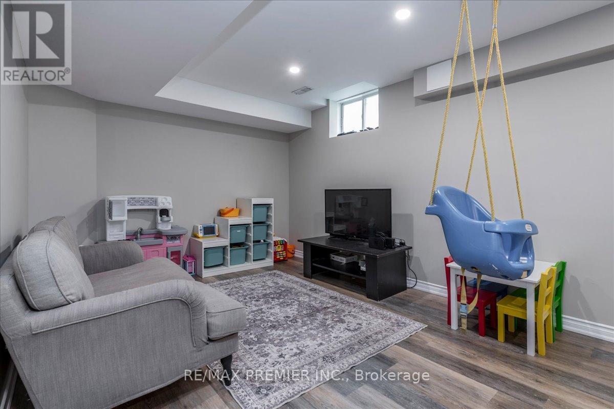 129 CHALMERS DRIVE - 14