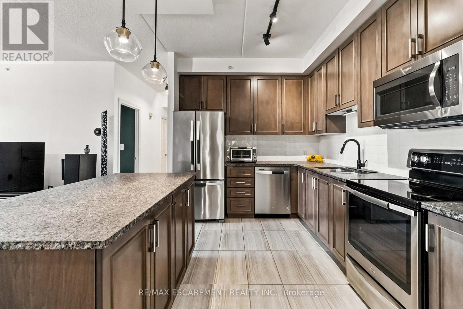 #113 630 SAUVE STREET - 17