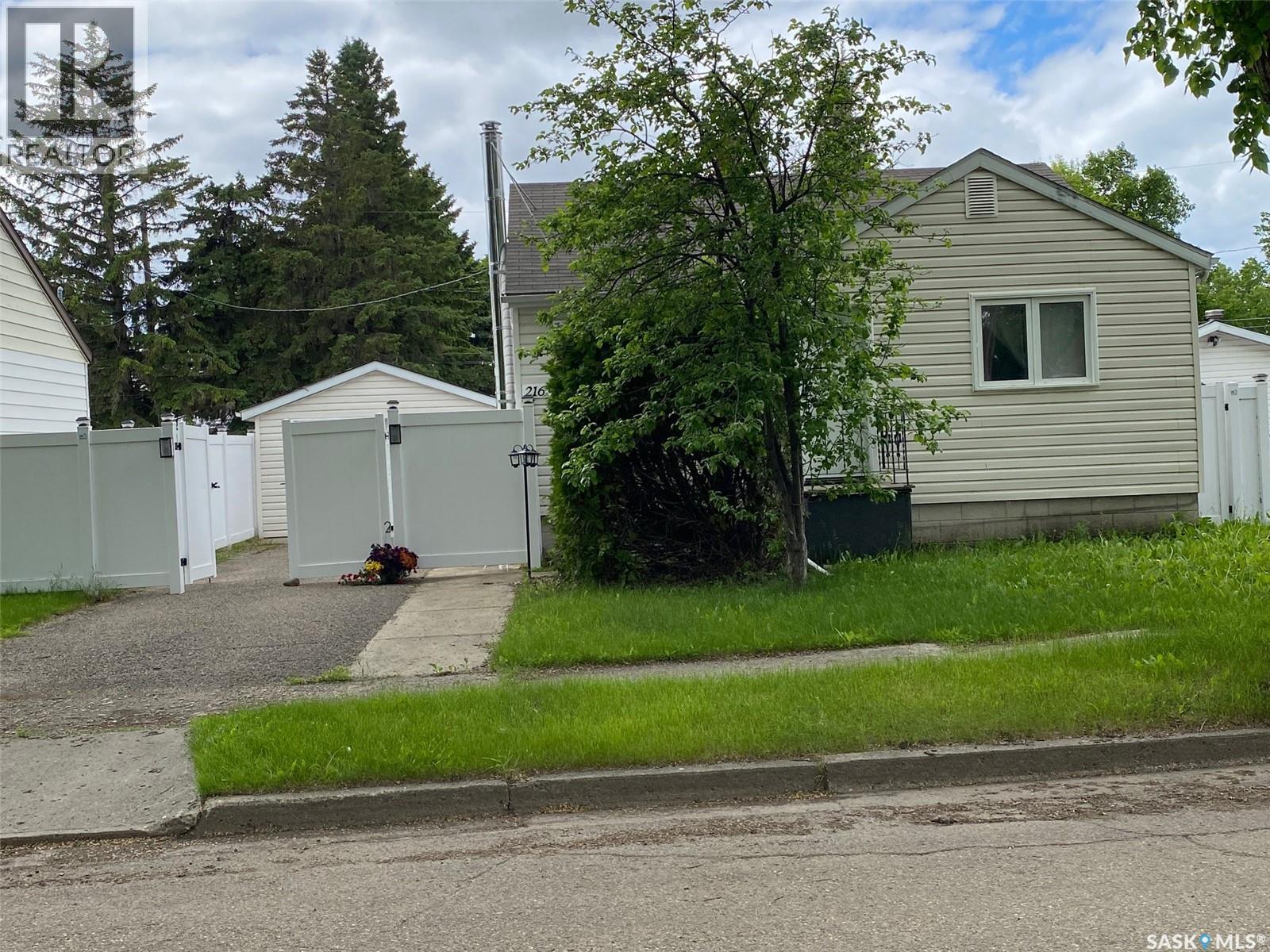 216 Maple AVENUE - 2
