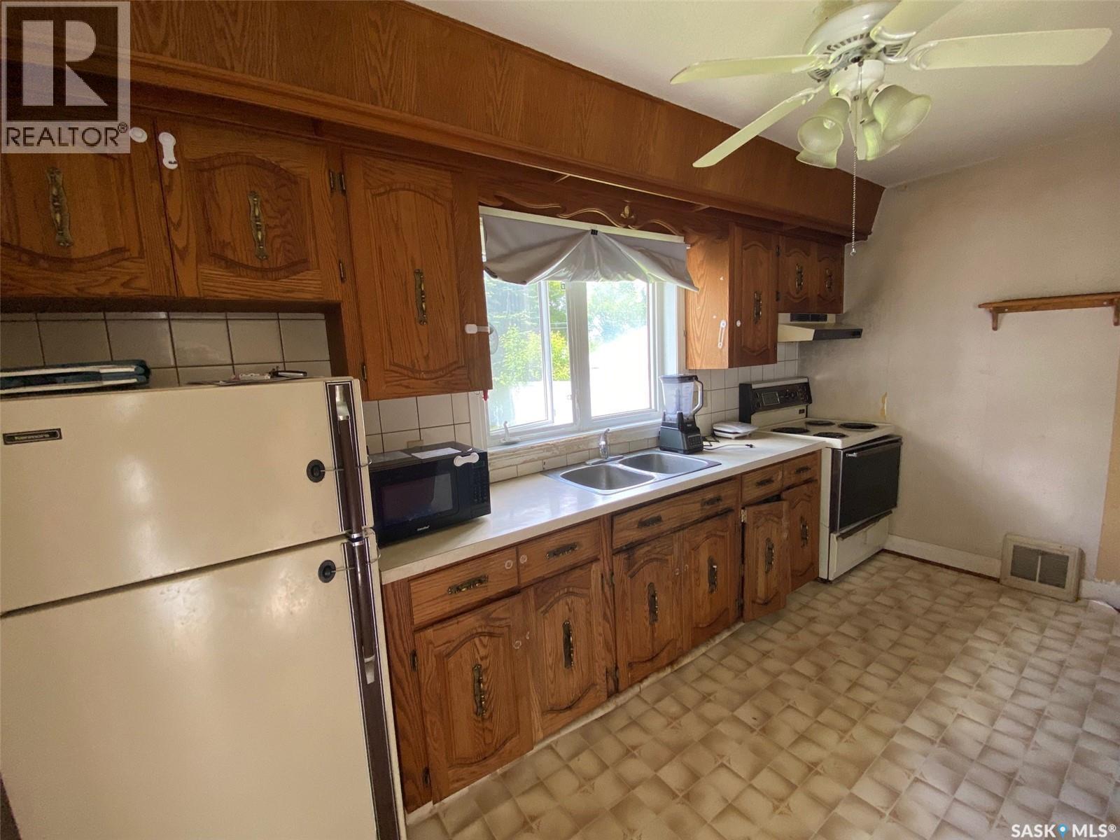 216 Maple AVENUE - 3