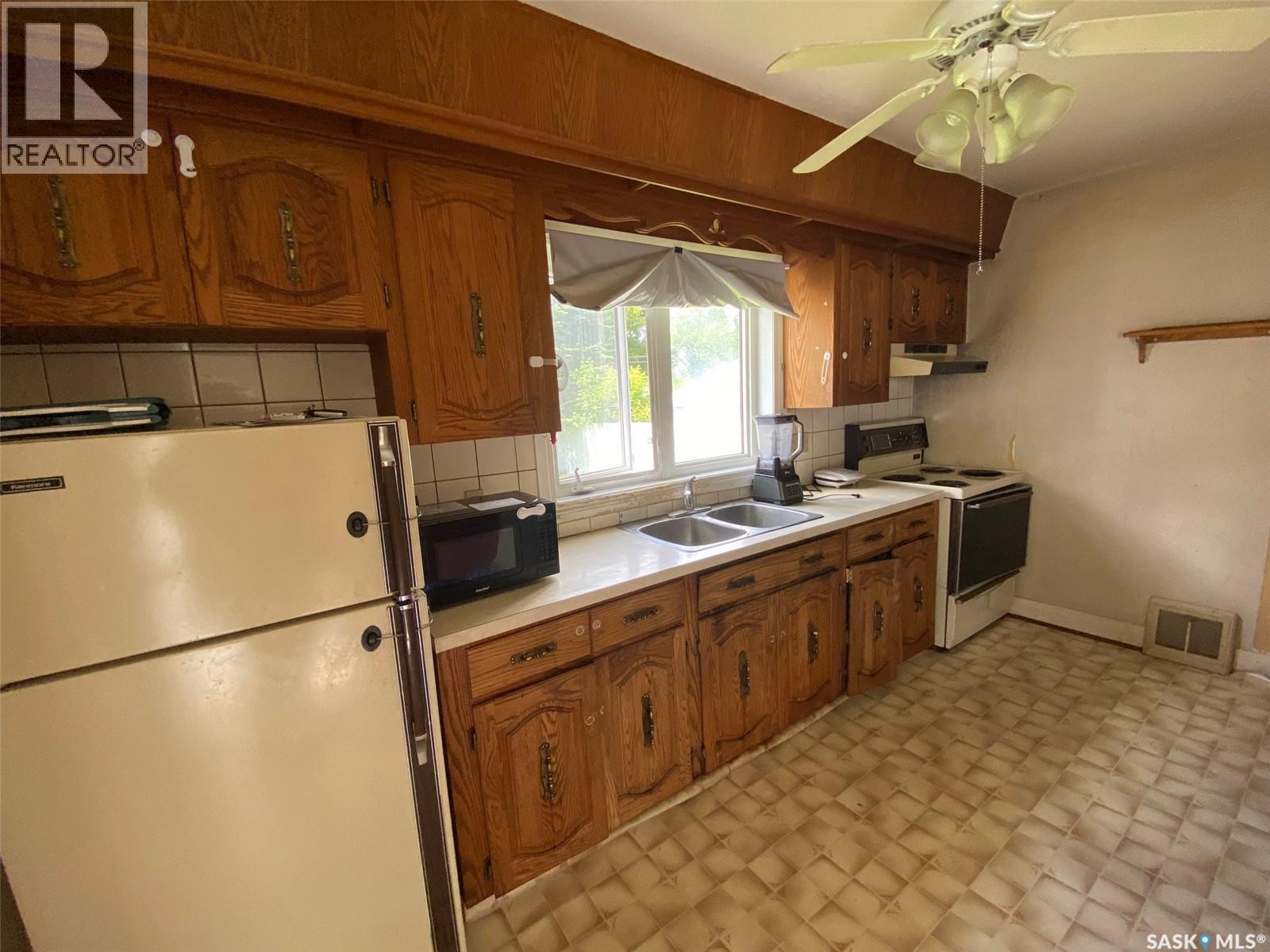 216 Maple AVENUE - 4