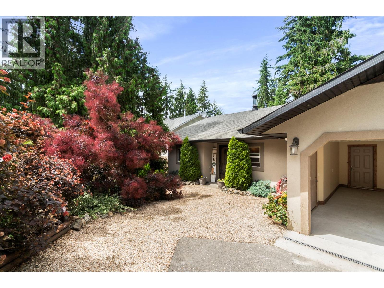  2593 Centennial Drive, Blind Bay