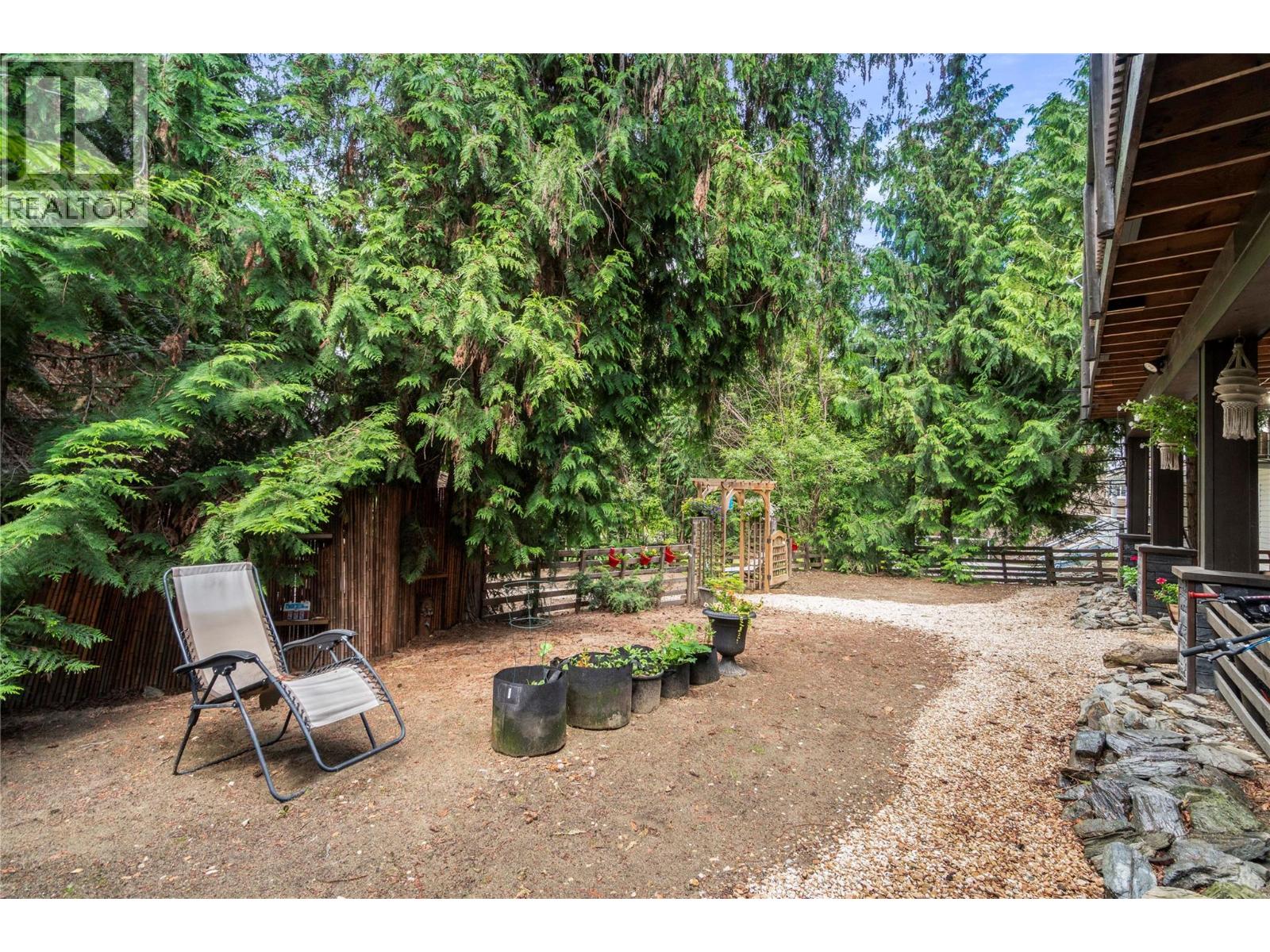  2593 Centennial Drive, Blind Bay