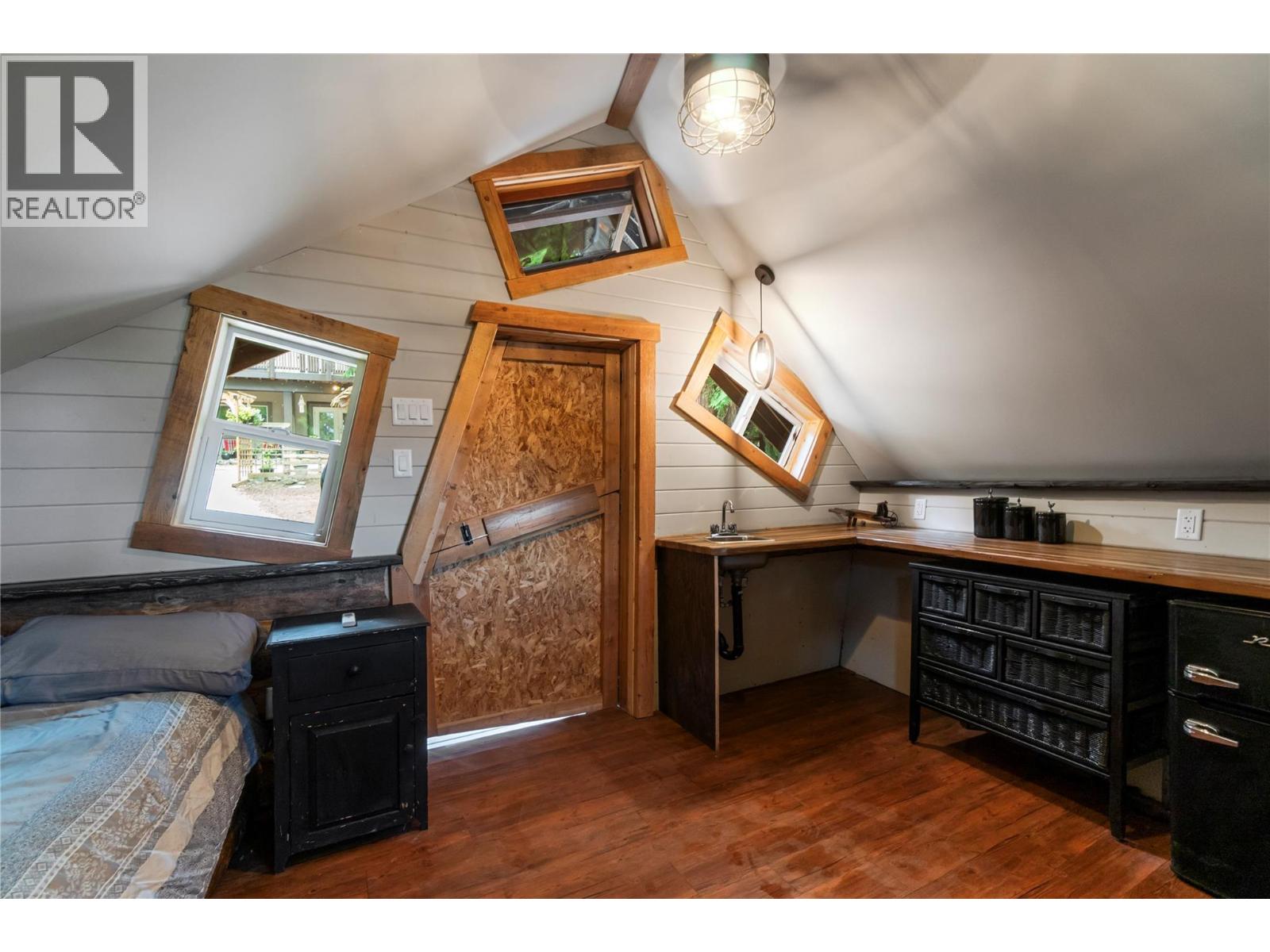  2593 Centennial Drive, Blind Bay