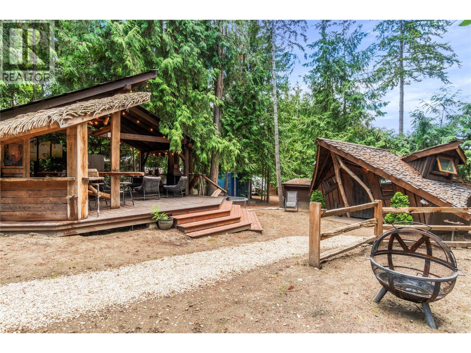  2593 Centennial Drive, Blind Bay