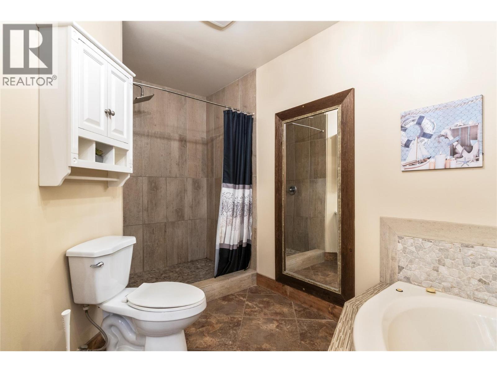  2593 Centennial Drive, Blind Bay