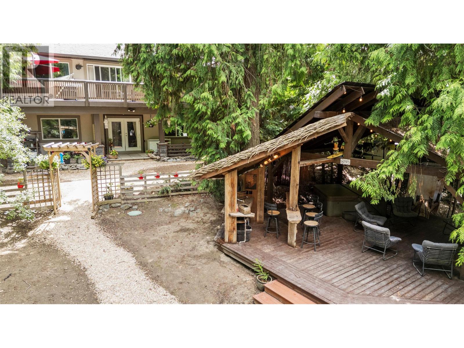  2593 Centennial Drive, Blind Bay