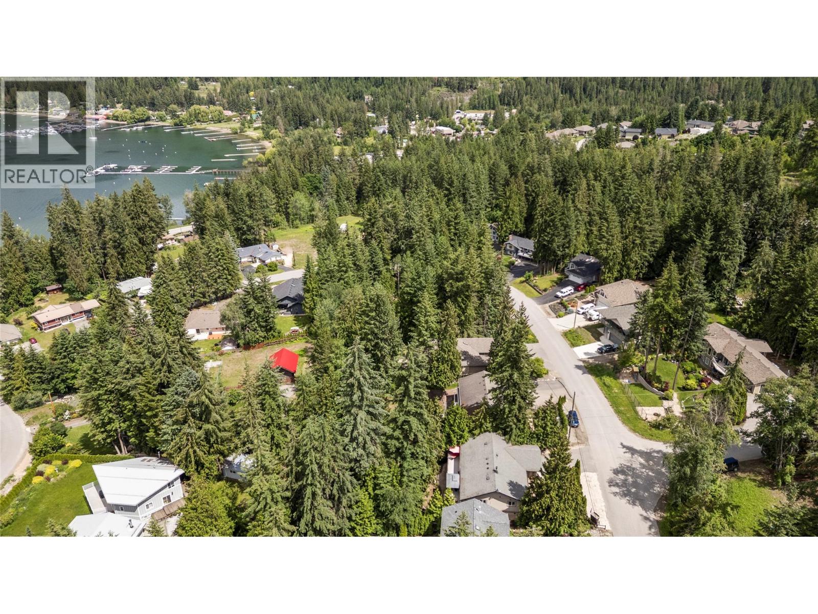  2593 Centennial Drive, Blind Bay