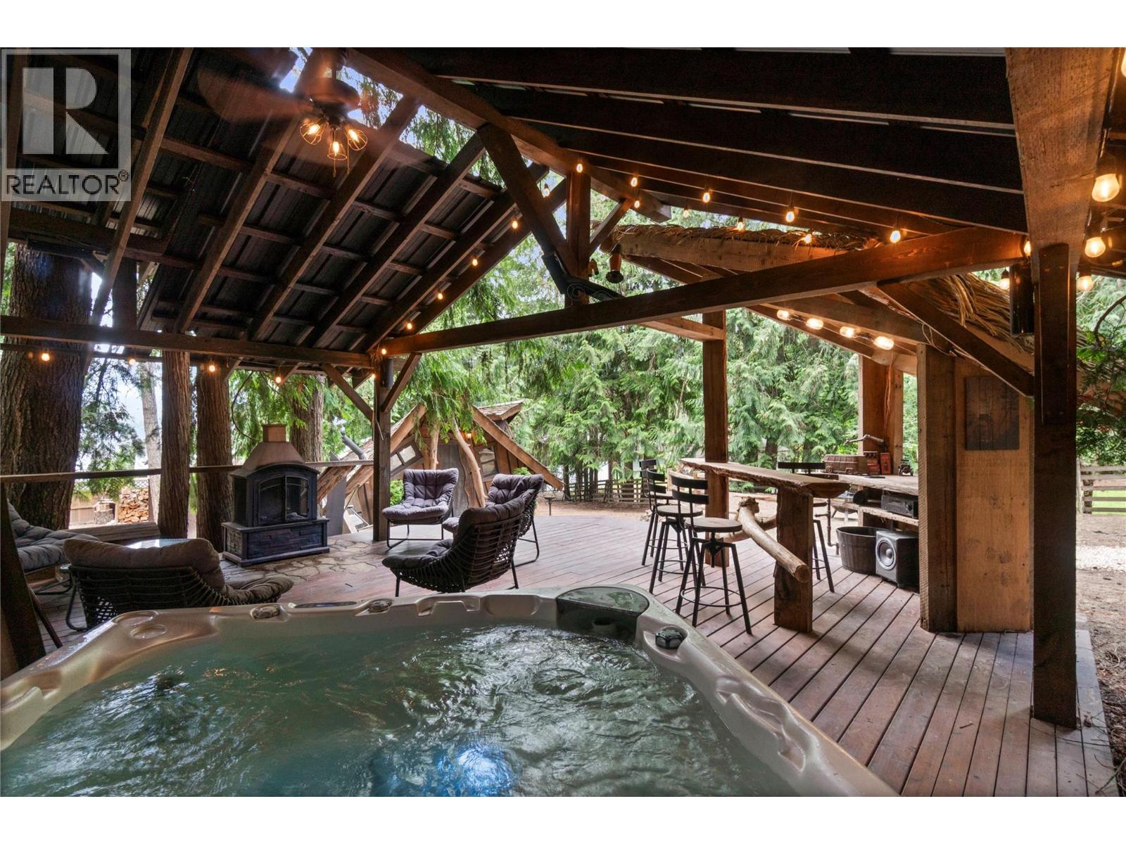  2593 Centennial Drive, Blind Bay
