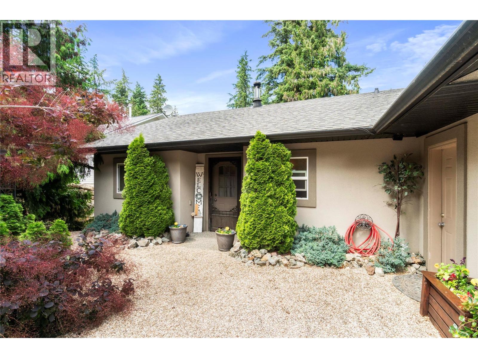  2593 Centennial Drive, Blind Bay
