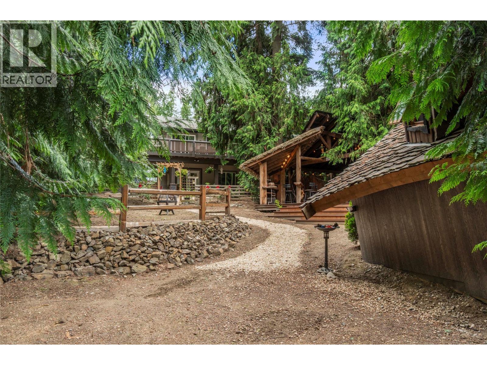  2593 Centennial Drive, Blind Bay