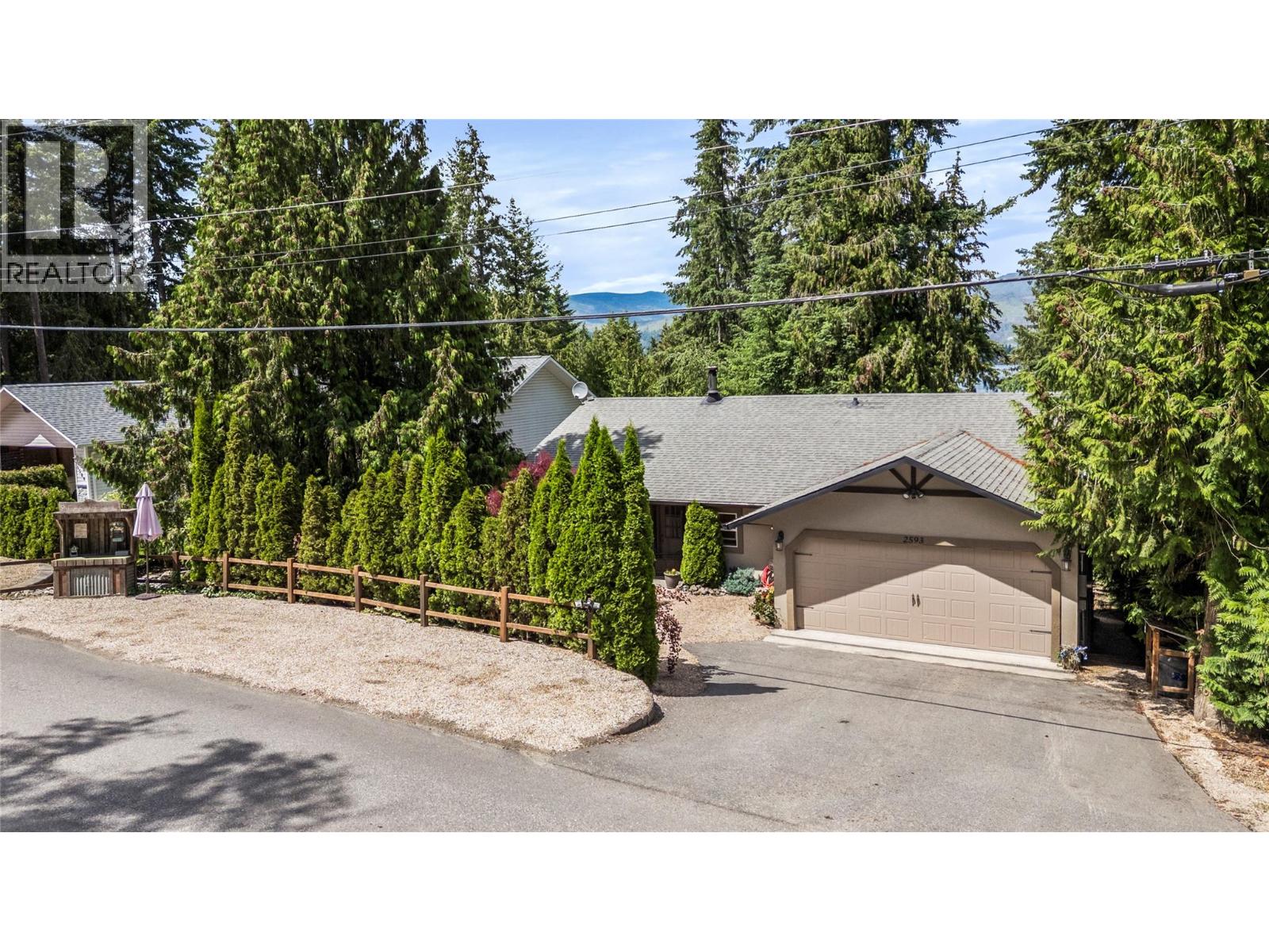 2593 Centennial Drive, Blind Bay