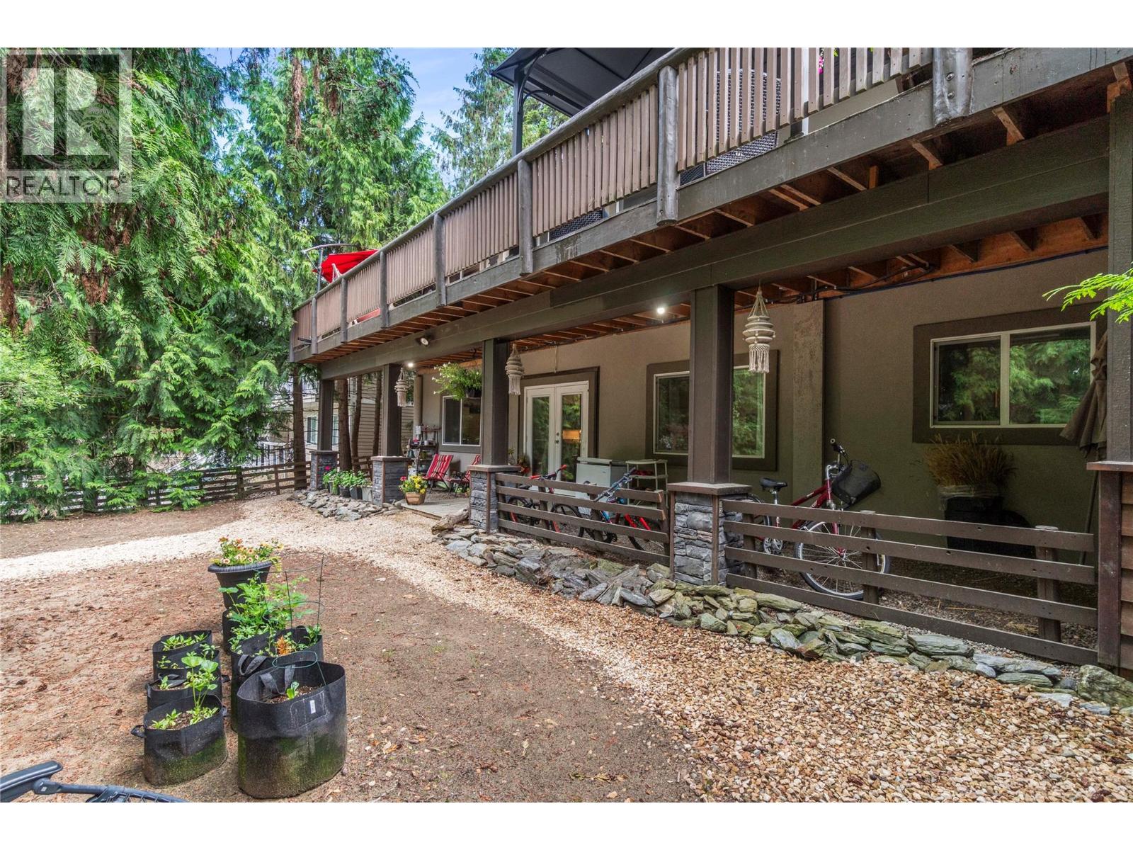  2593 Centennial Drive, Blind Bay