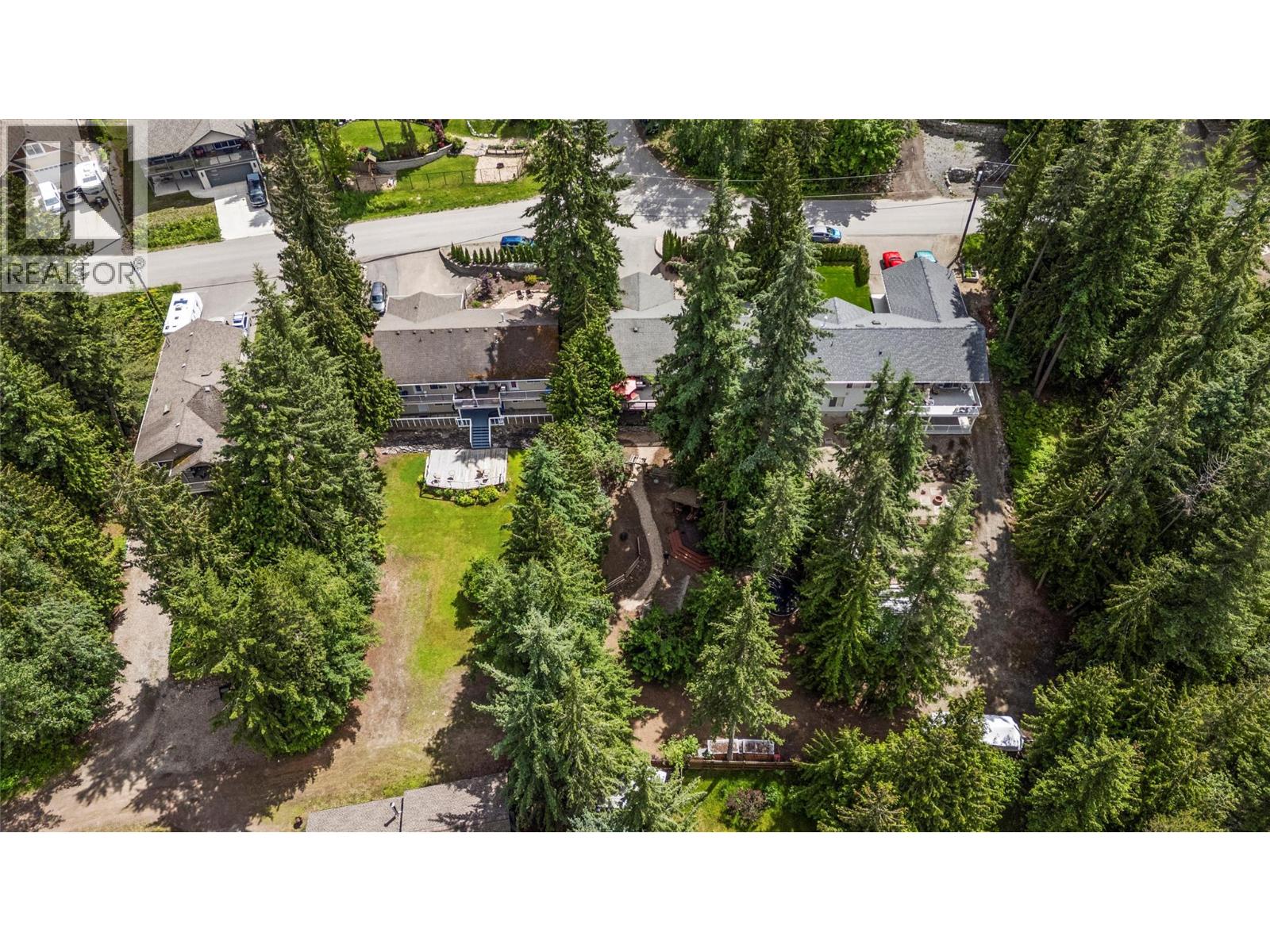  2593 Centennial Drive, Blind Bay