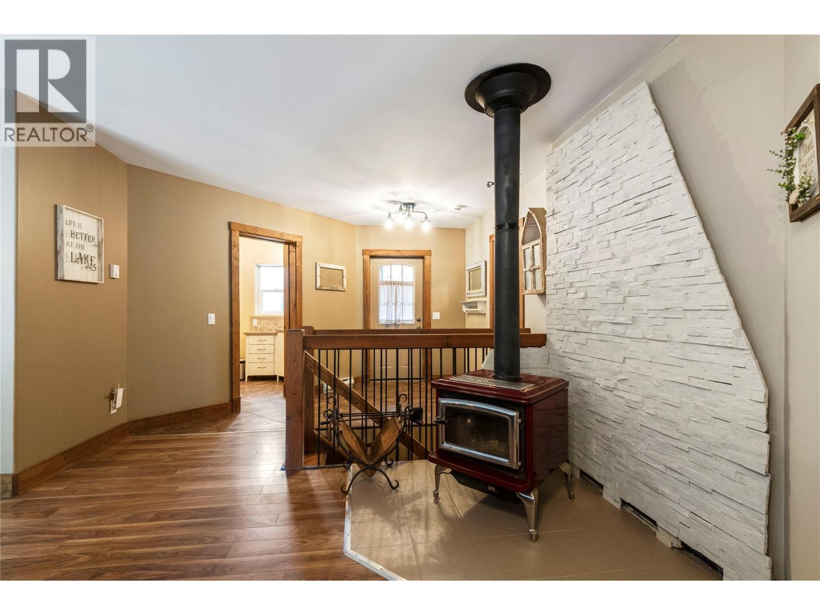  2593 Centennial Drive, Blind Bay