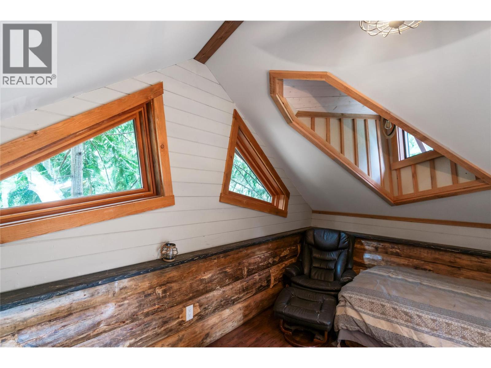  2593 Centennial Drive, Blind Bay