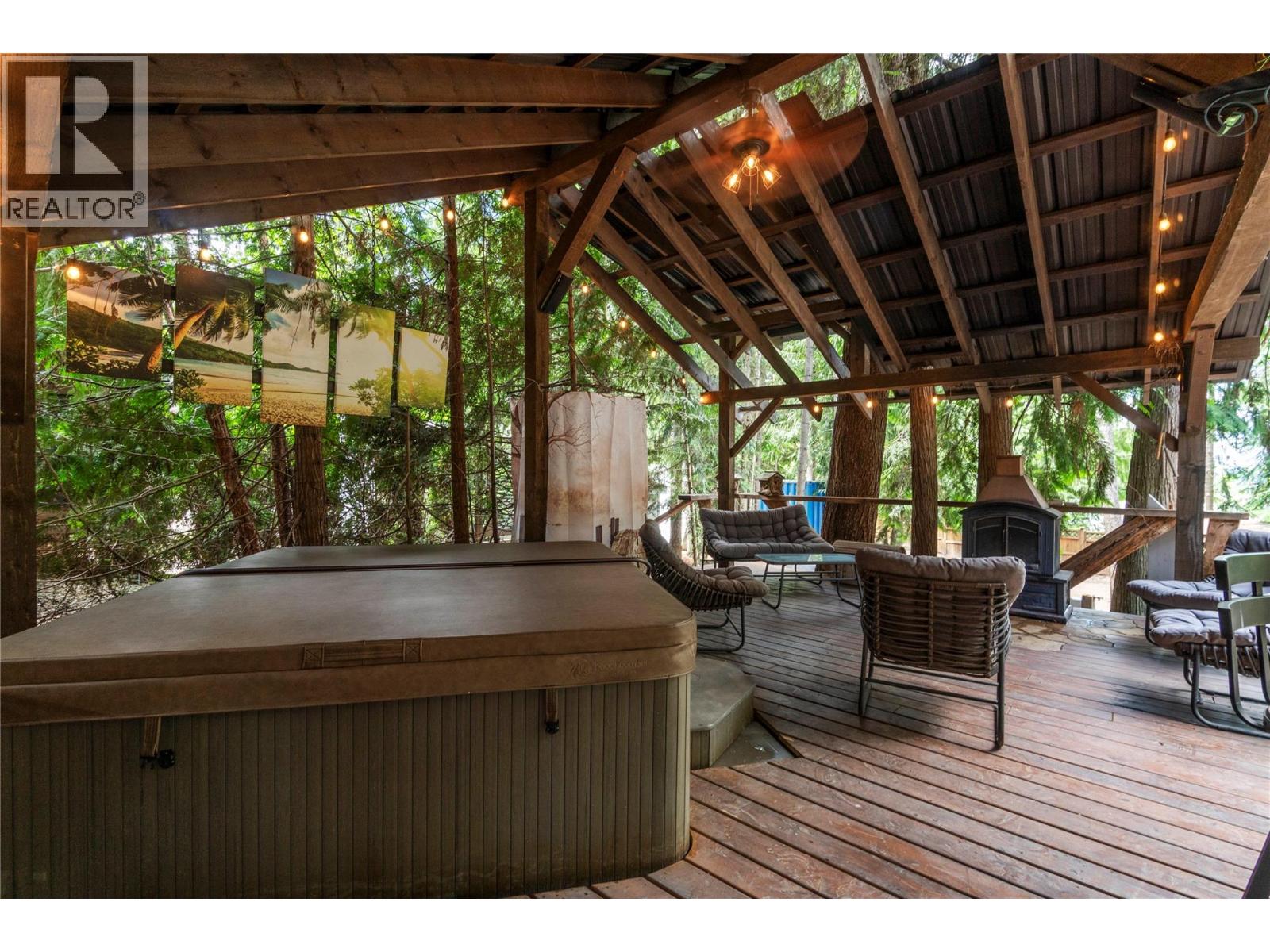  2593 Centennial Drive, Blind Bay
