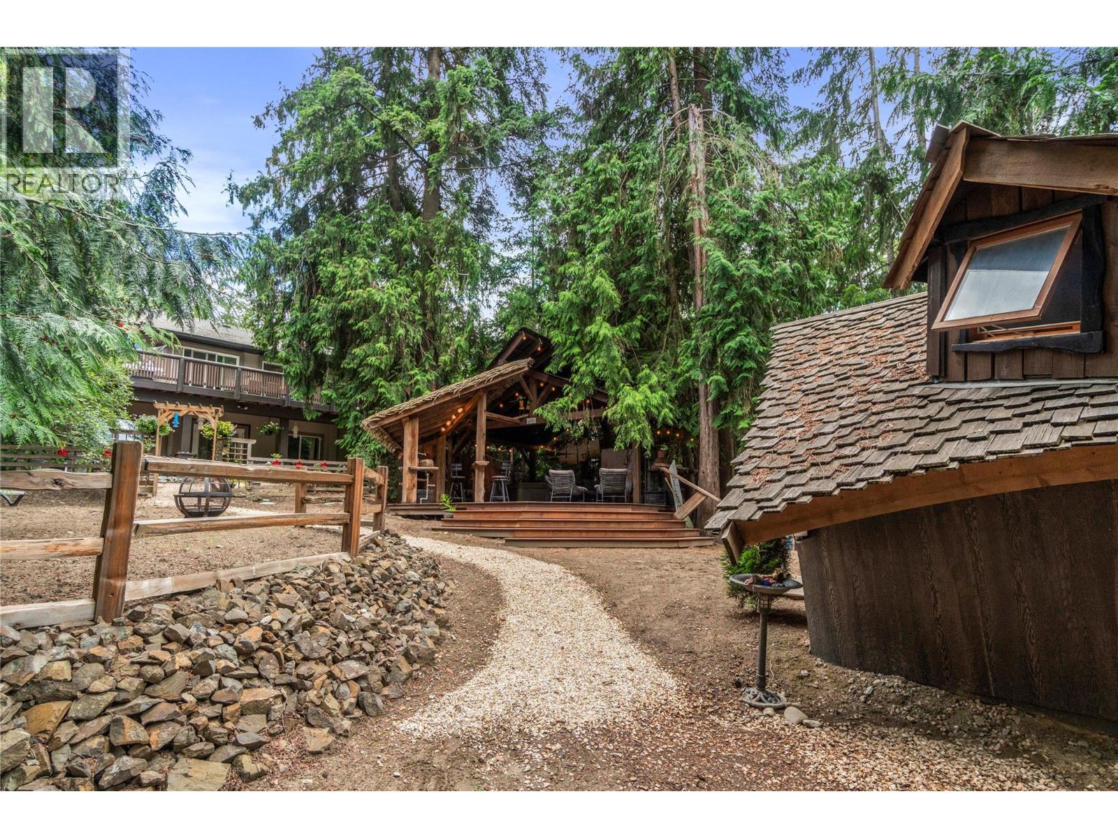  2593 Centennial Drive, Blind Bay
