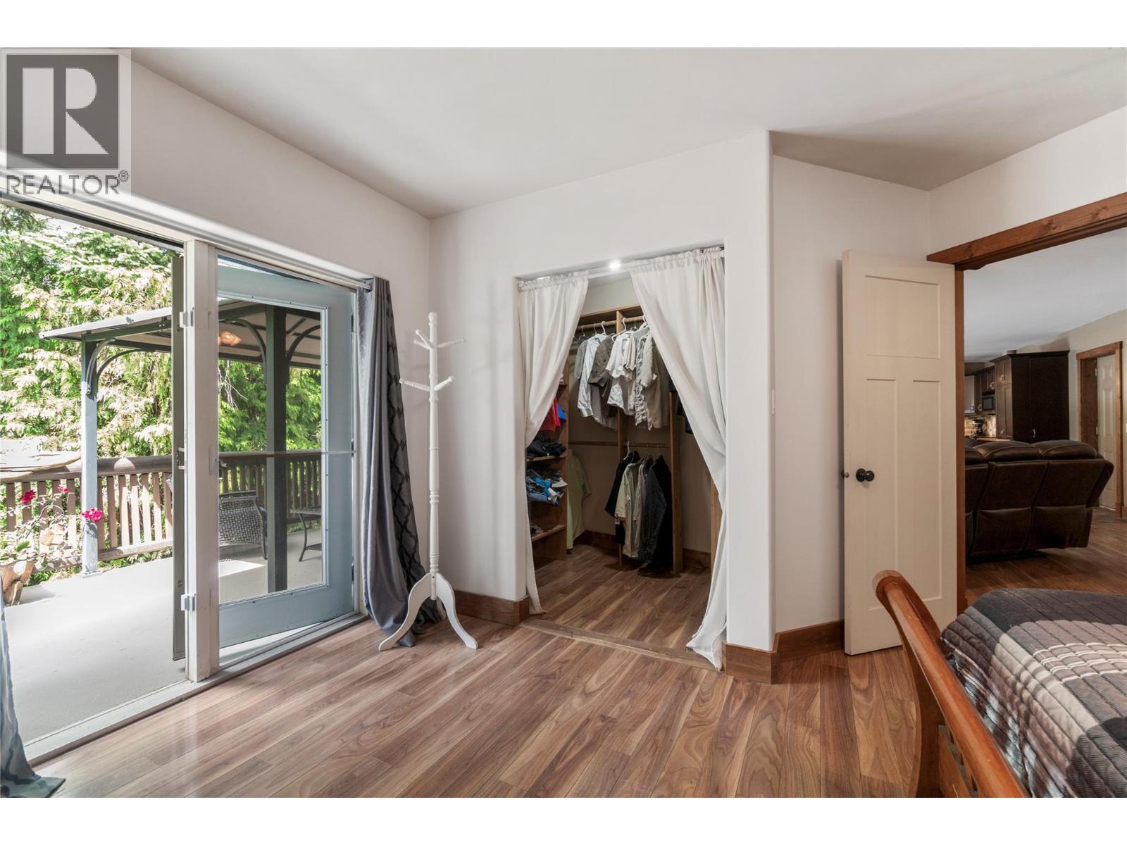  2593 Centennial Drive, Blind Bay