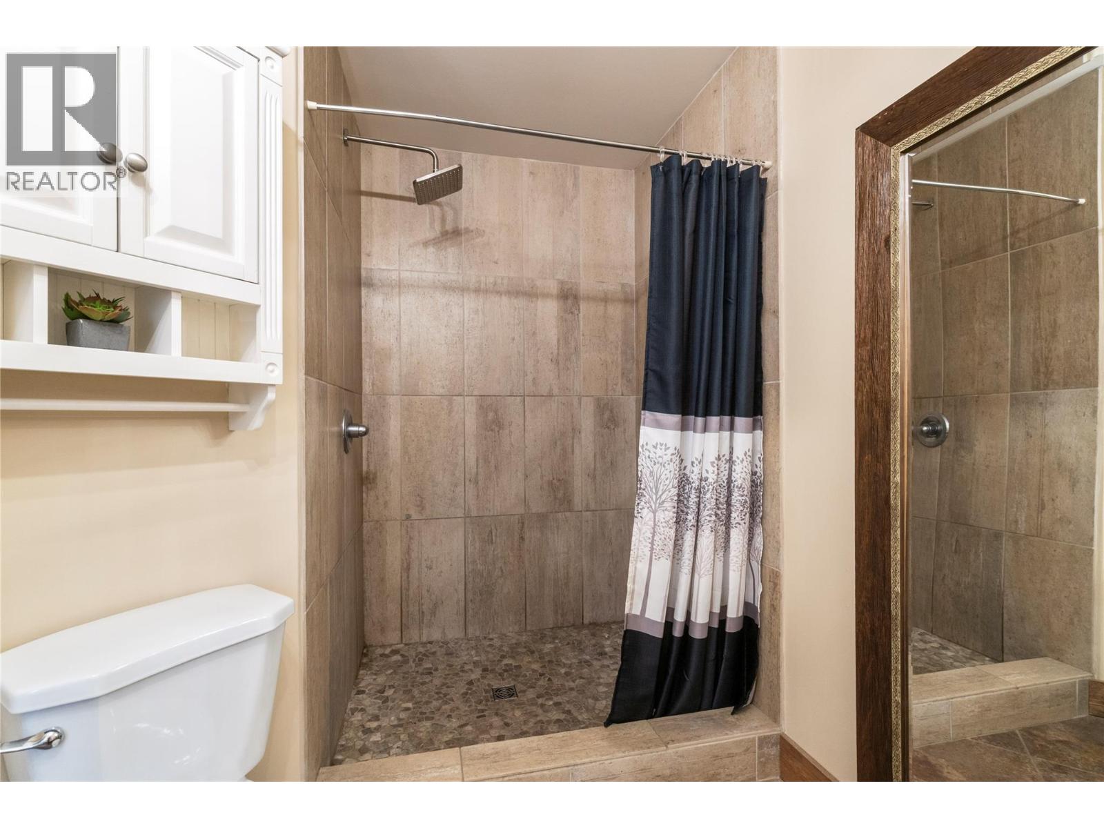 2593 Centennial Drive, Blind Bay