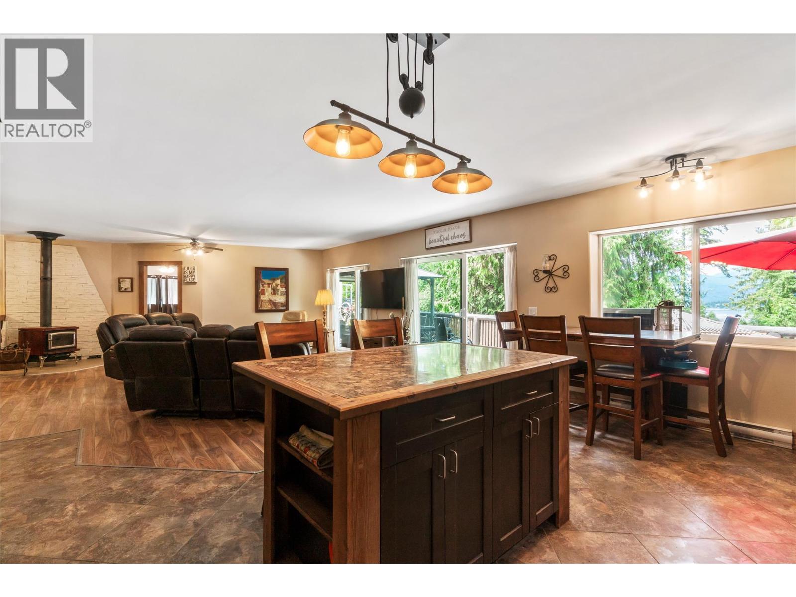  2593 Centennial Drive, Blind Bay