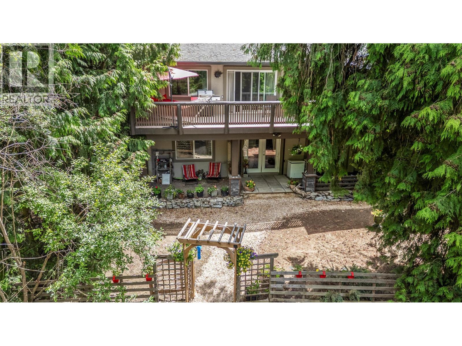  2593 Centennial Drive, Blind Bay