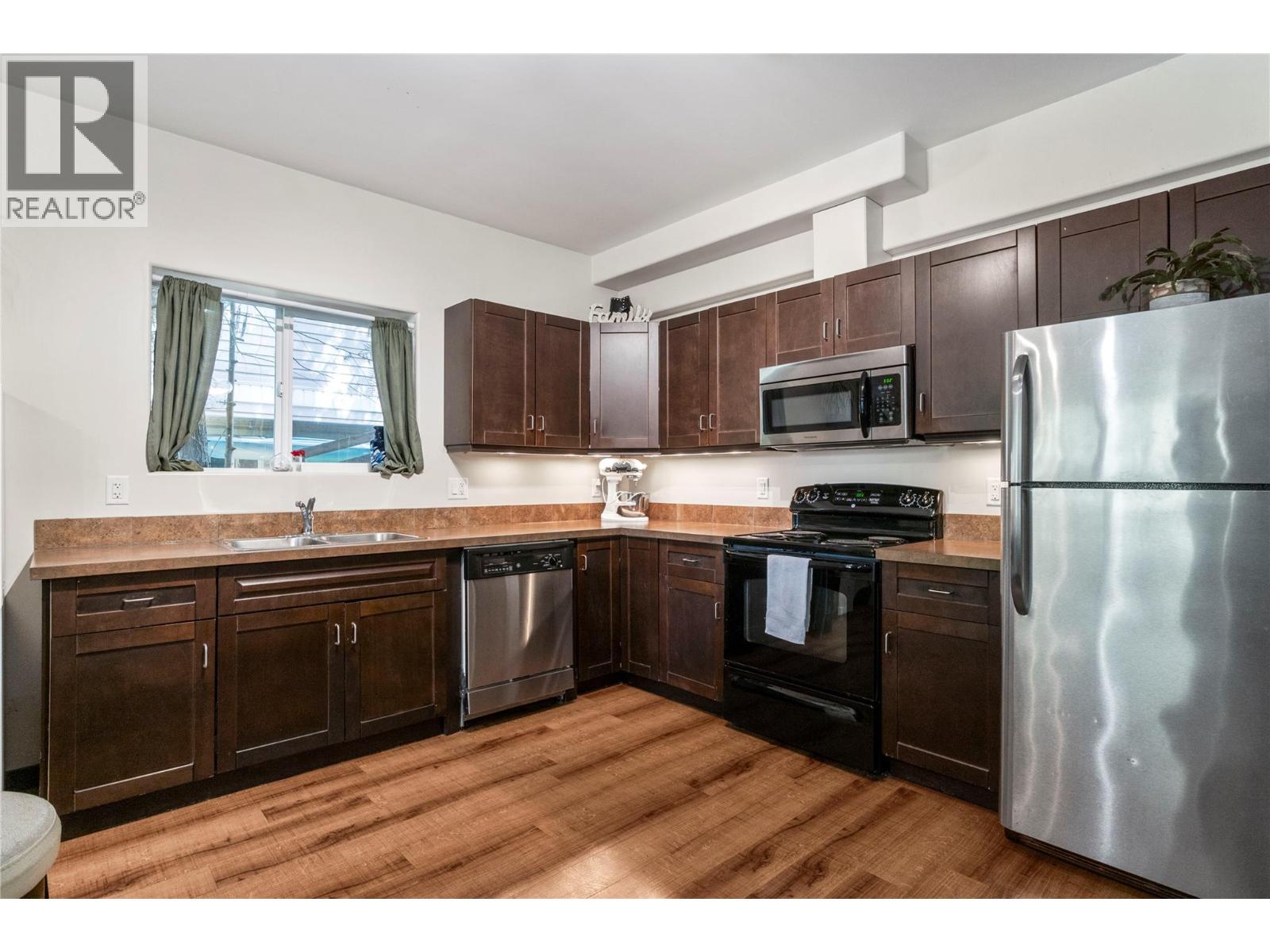  2593 Centennial Drive, Blind Bay