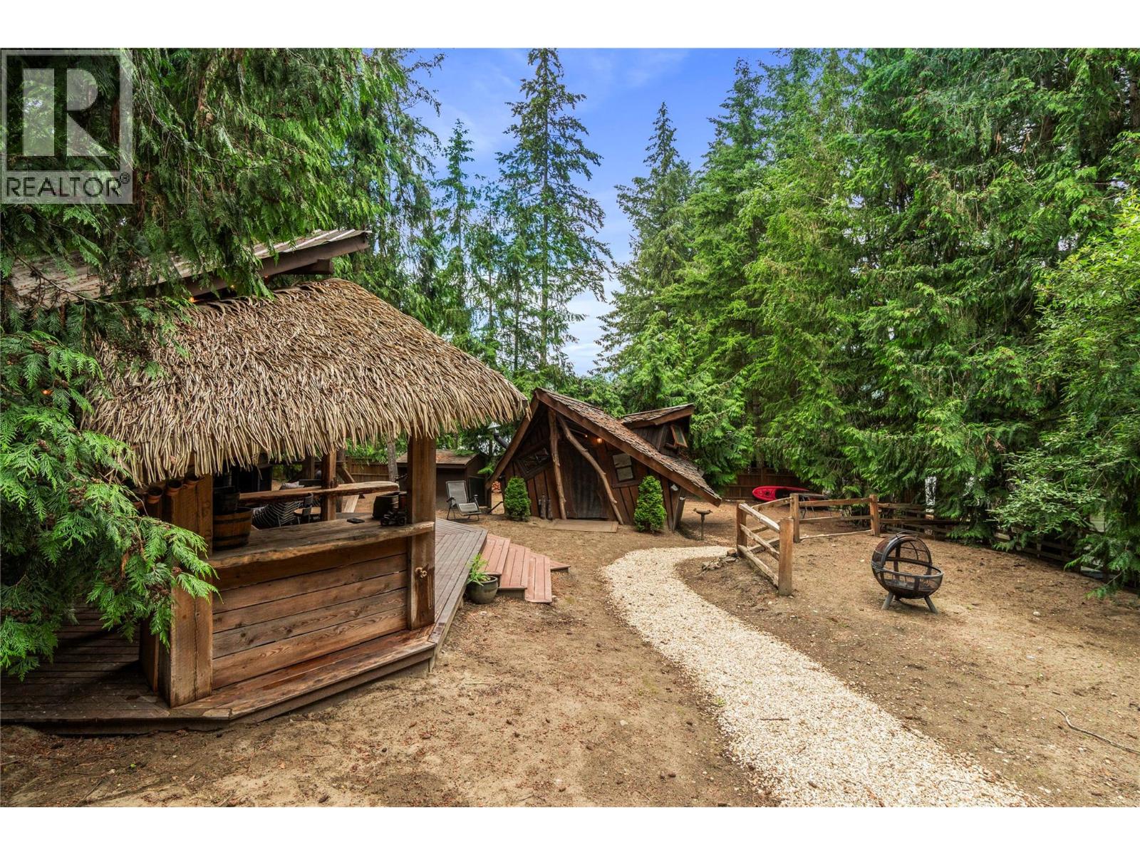  2593 Centennial Drive, Blind Bay