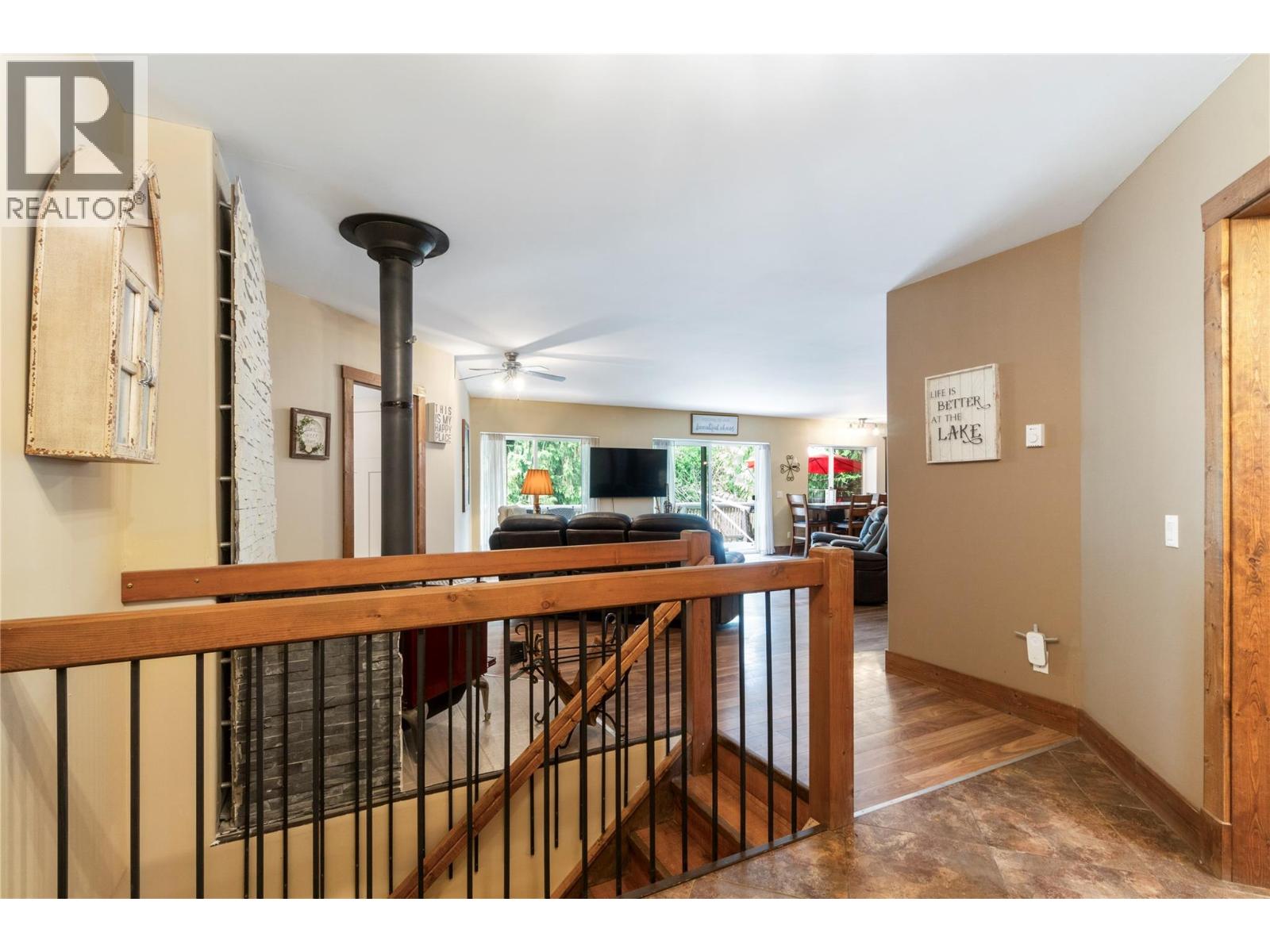  2593 Centennial Drive, Blind Bay