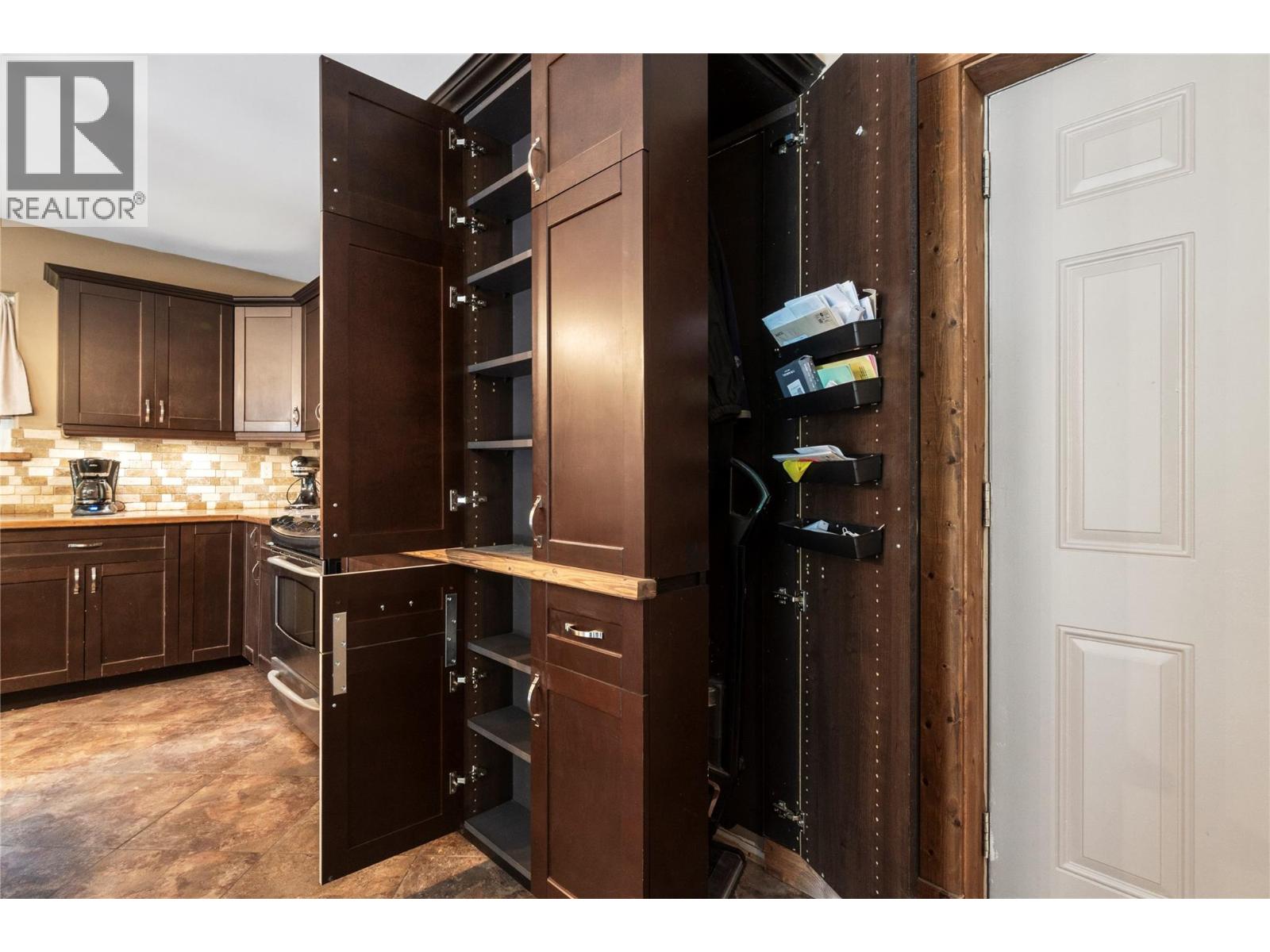  2593 Centennial Drive, Blind Bay