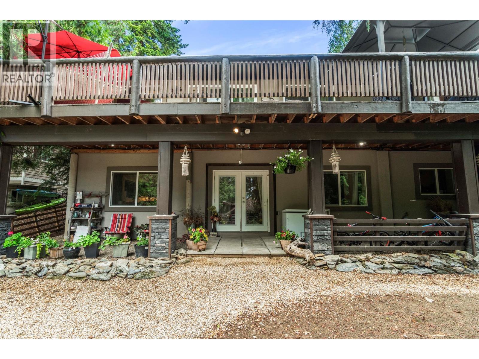  2593 Centennial Drive, Blind Bay