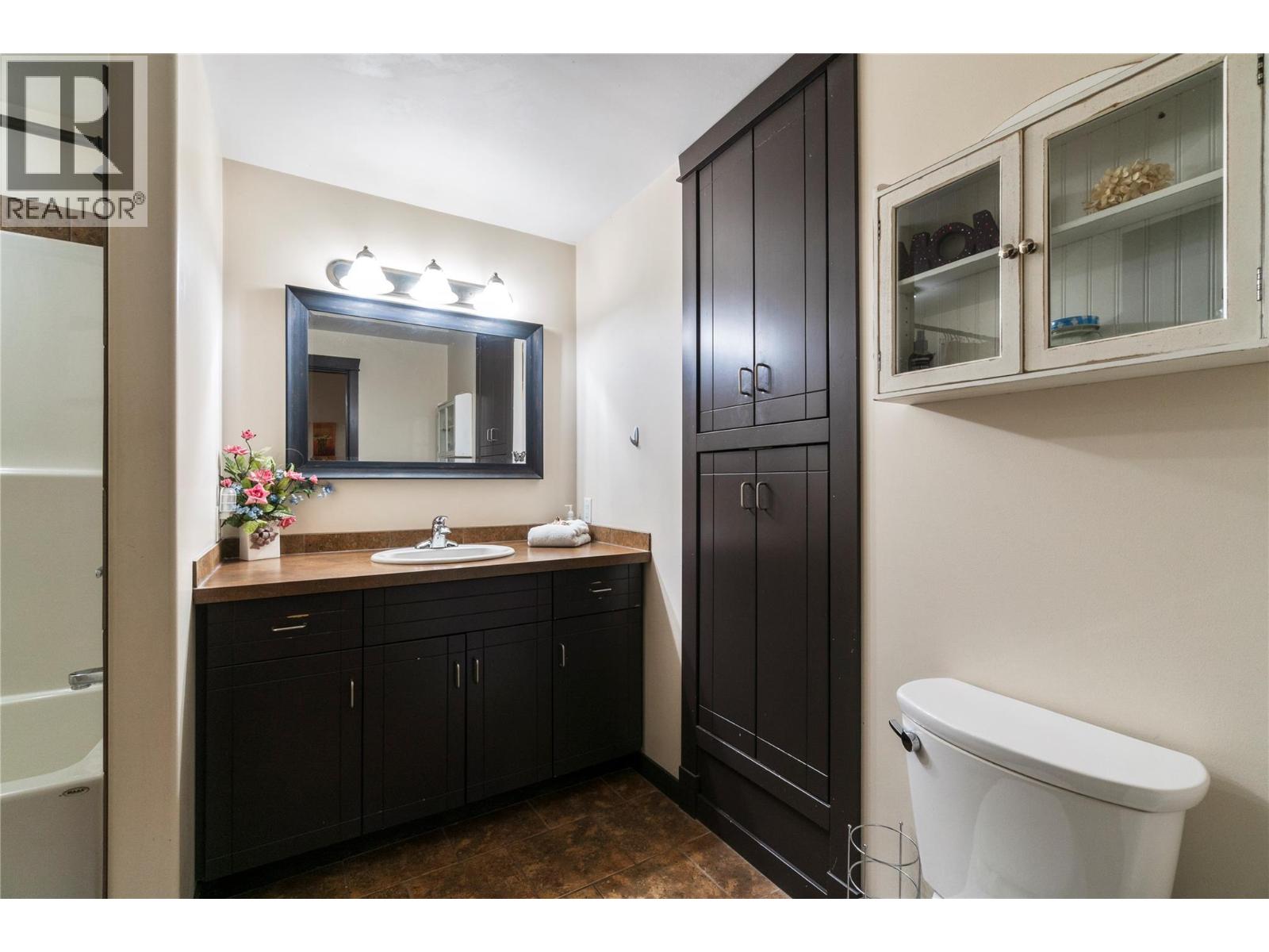  2593 Centennial Drive, Blind Bay