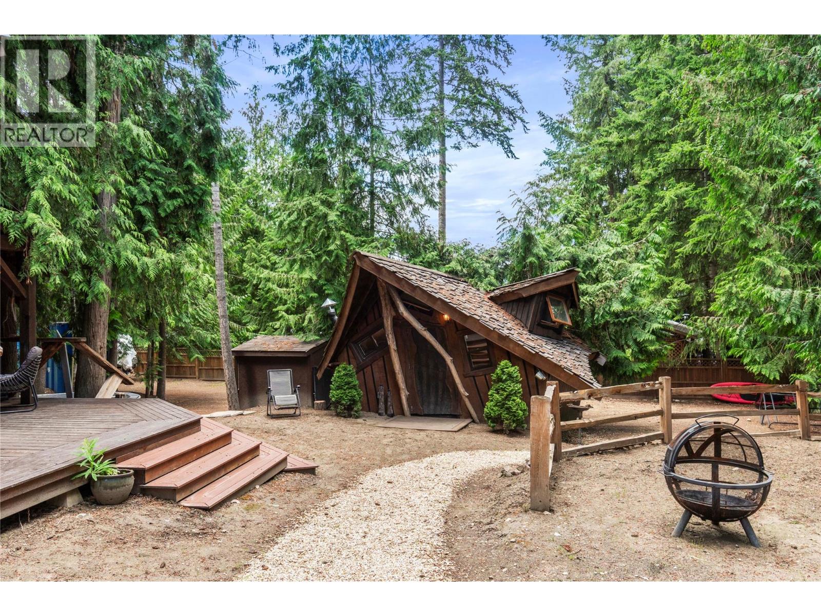  2593 Centennial Drive, Blind Bay