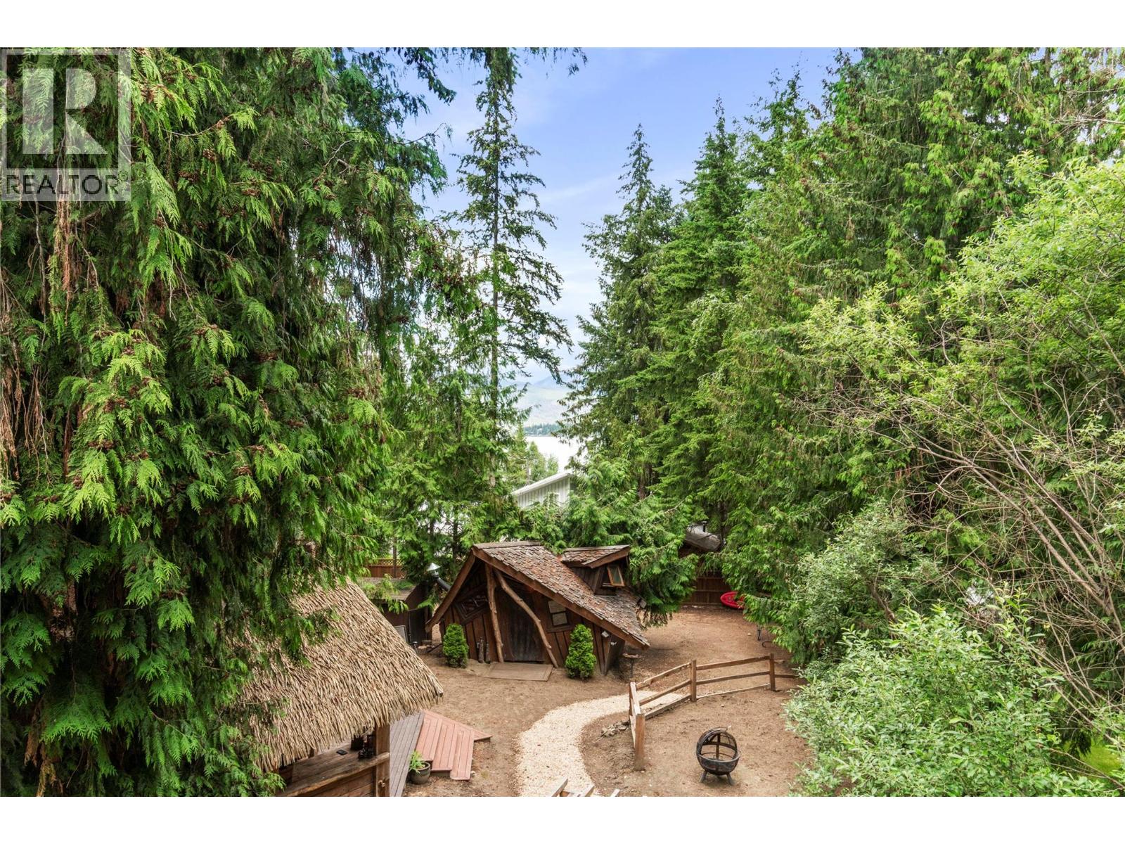  2593 Centennial Drive, Blind Bay