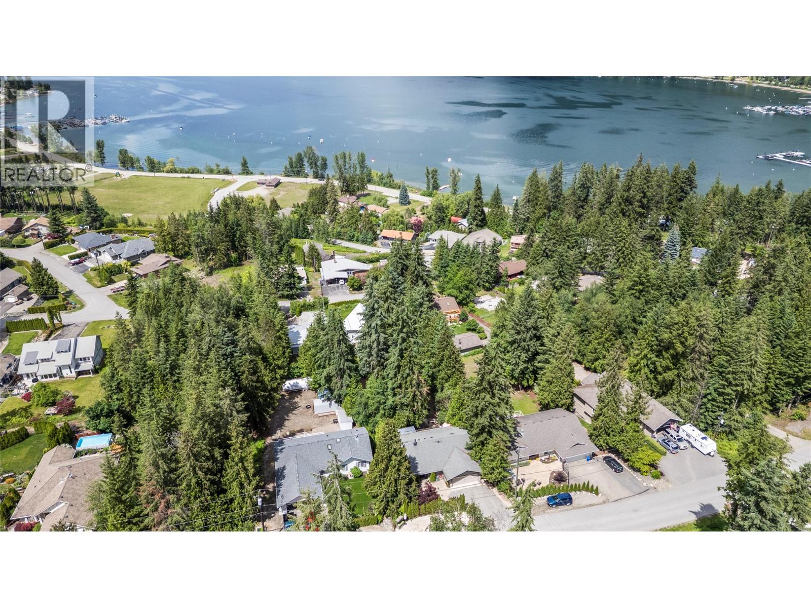  2593 Centennial Drive, Blind Bay