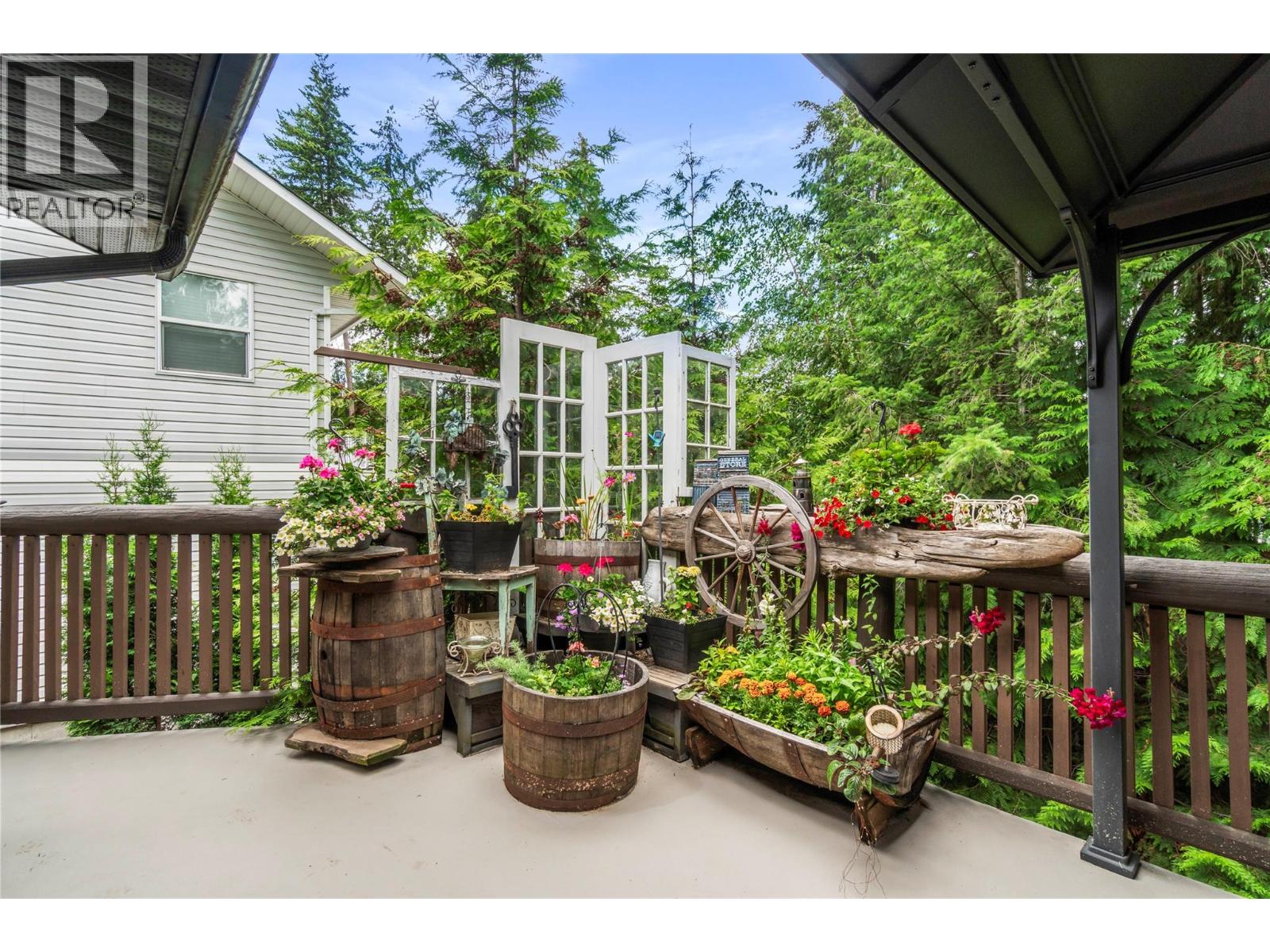  2593 Centennial Drive, Blind Bay